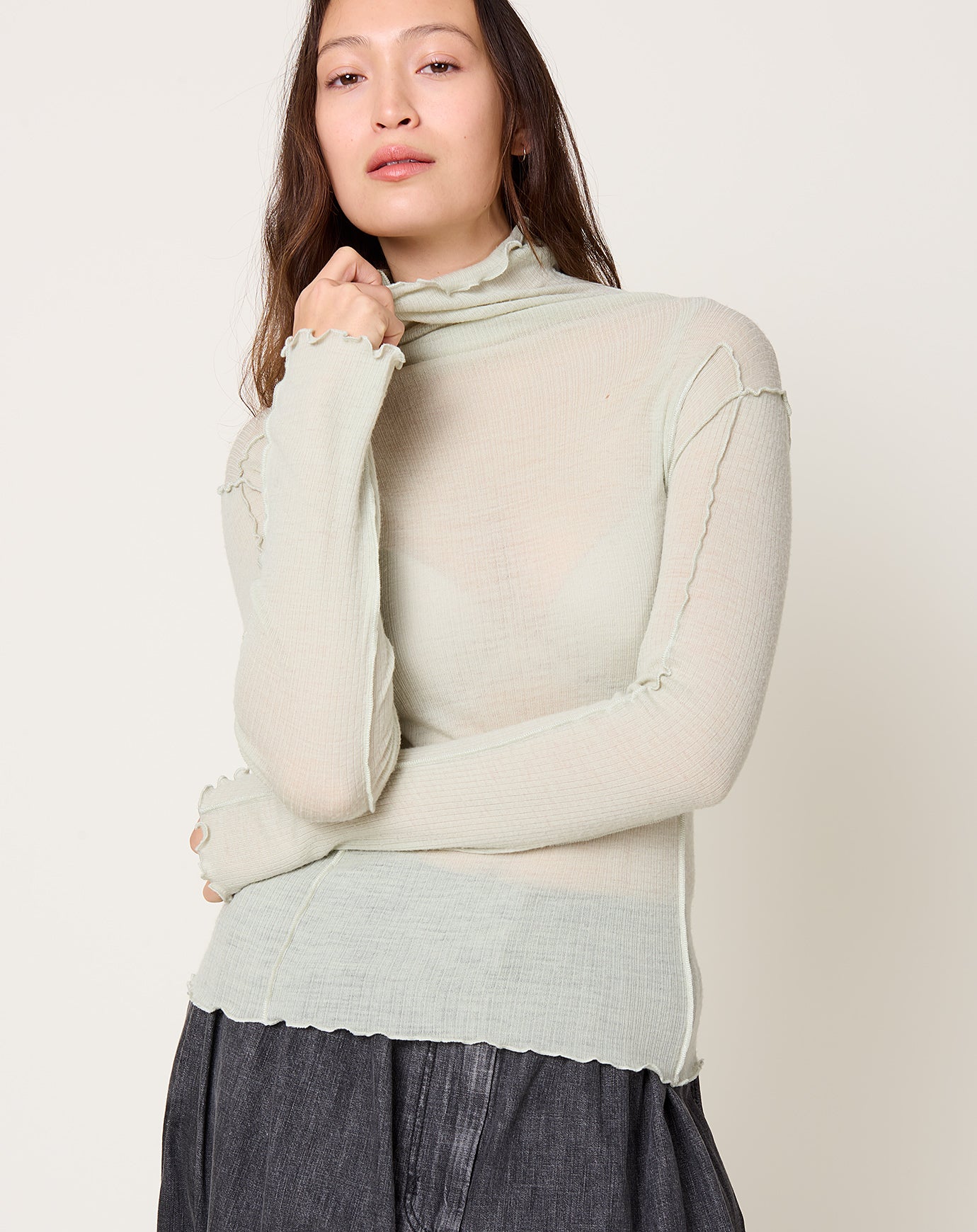 Baserange Omato Turtleneck in Brun Green
