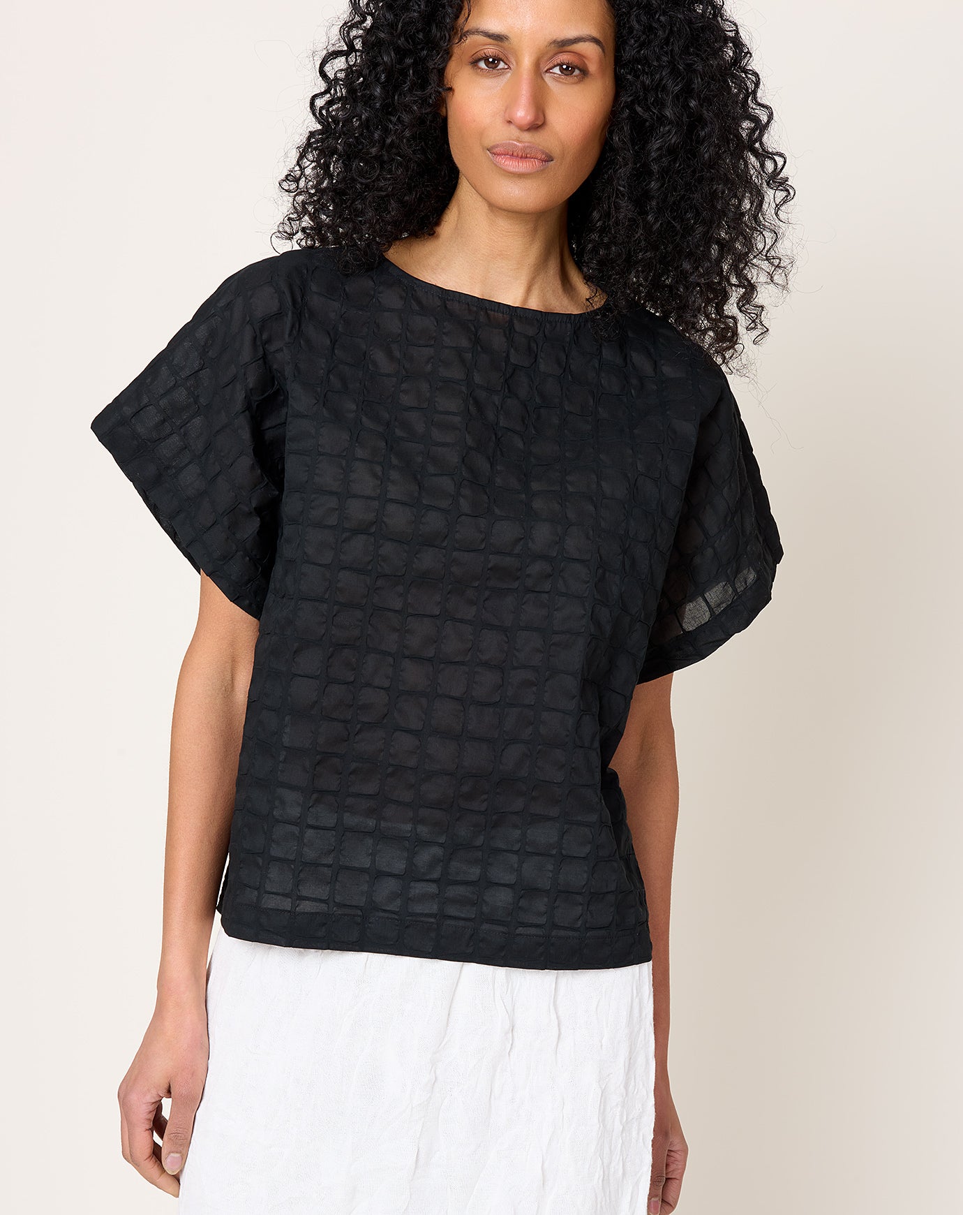 Black Crane Ripple Finish Top in Black