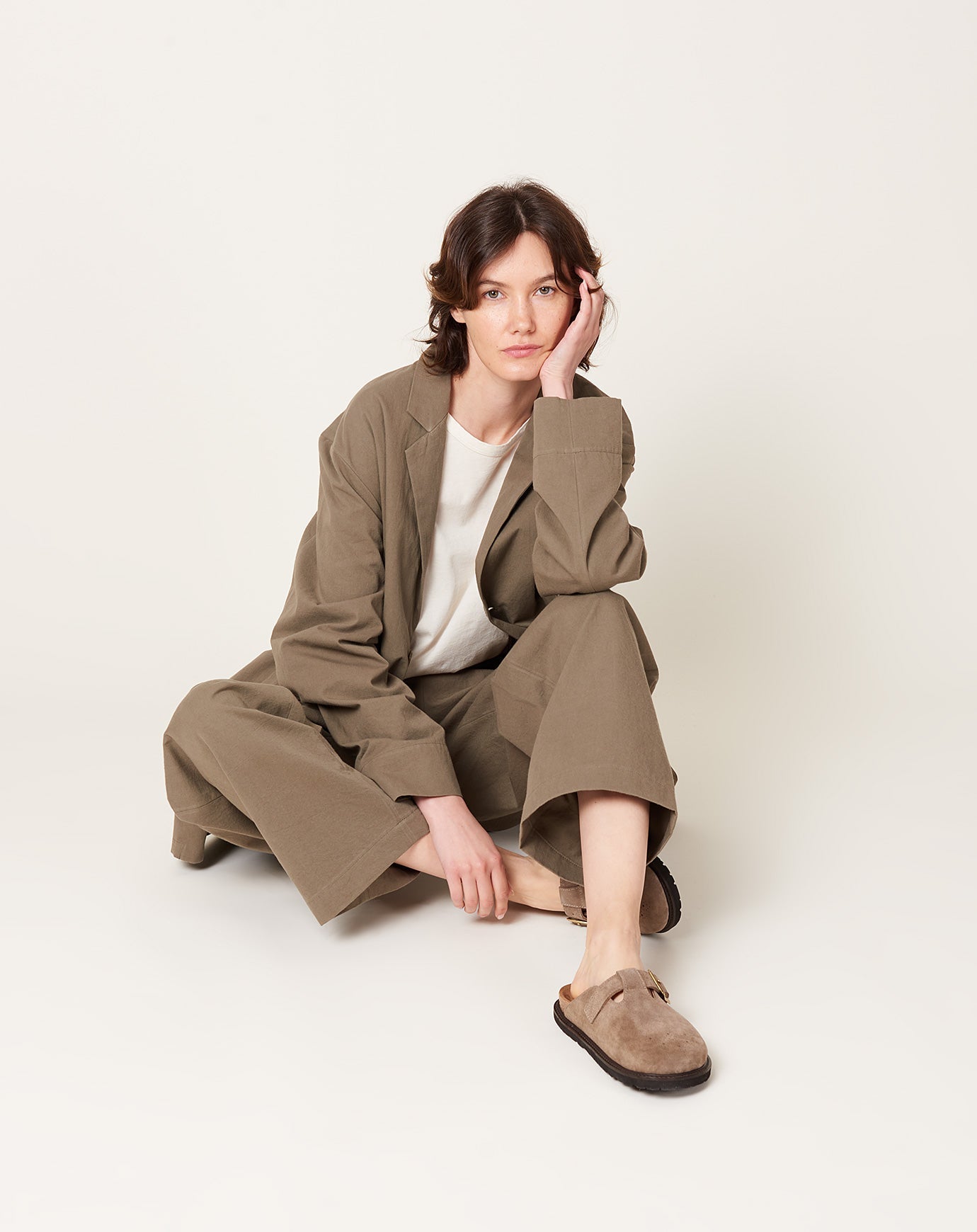 Black Crane Straight Trouser in Dark Olive