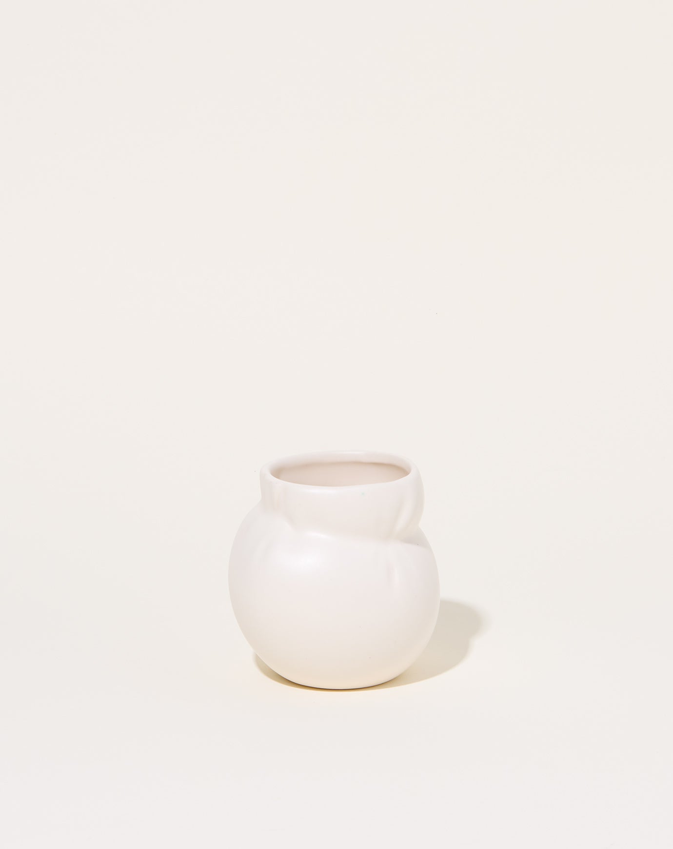 Completedworks Squeezed Cup in Matte White
