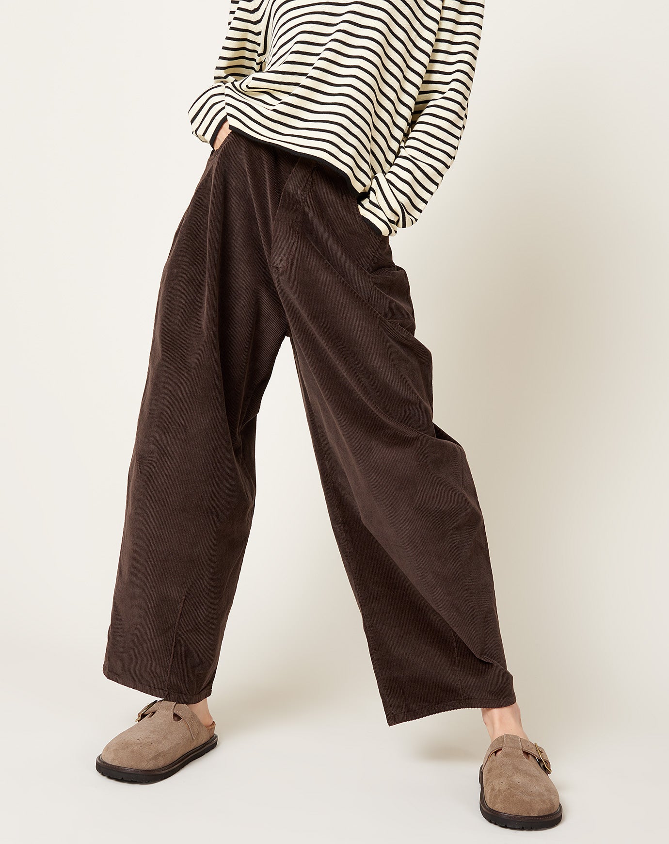 Cordera Corduroy Baggy Pants in Brown