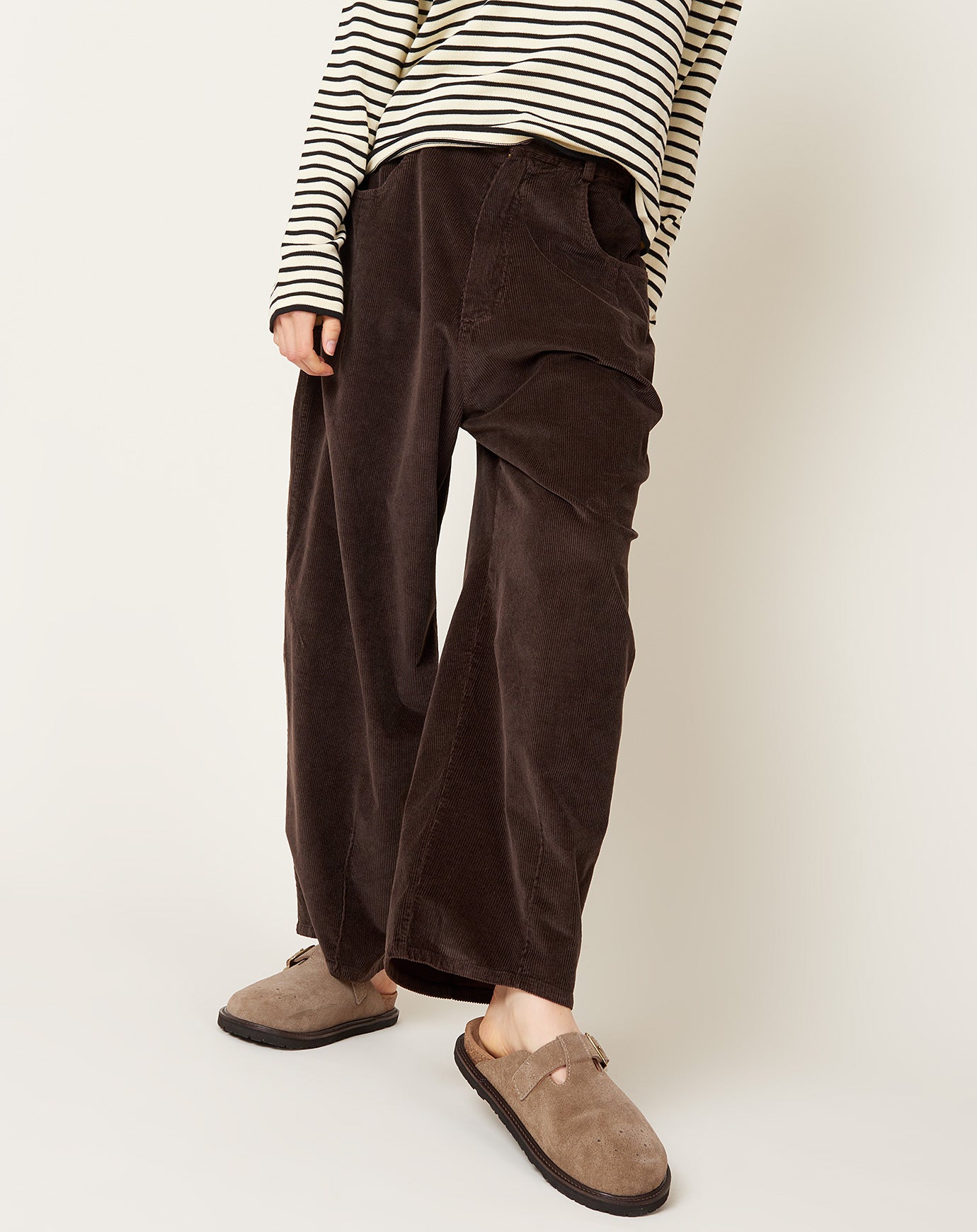 Cordera Corduroy Baggy Pants in Brown