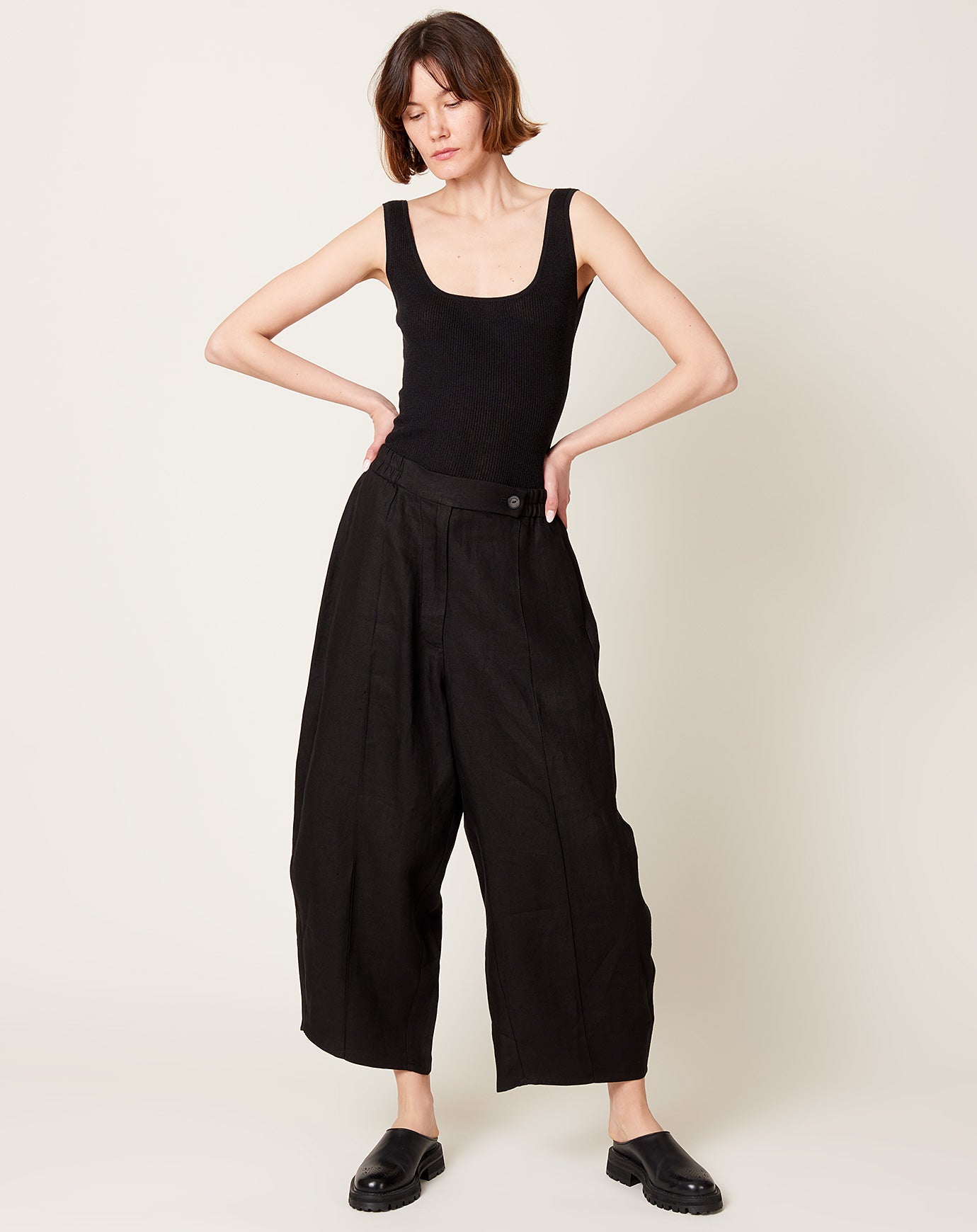 Cordera Linen Curved Pants in Black