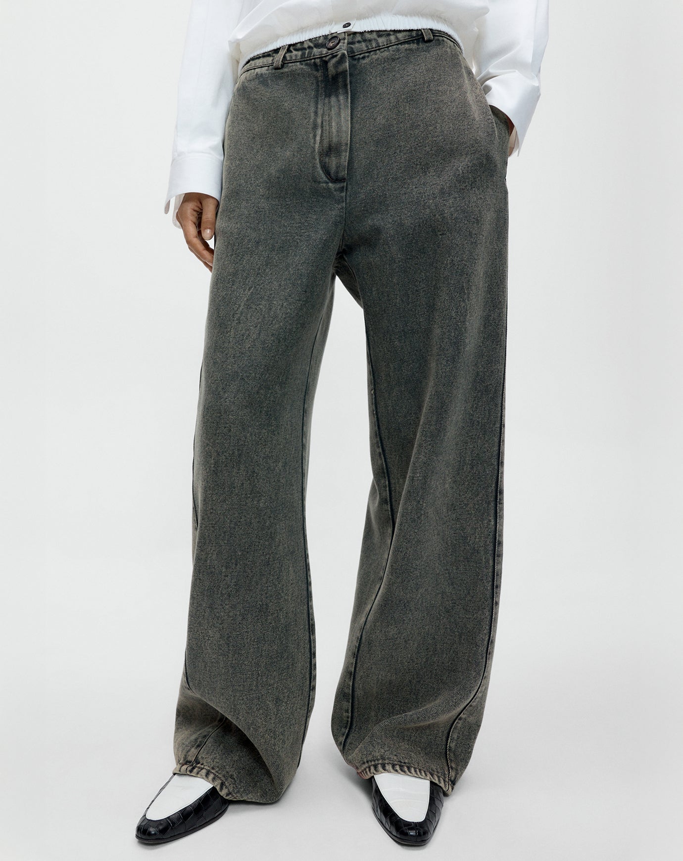 Cordera Washed Denim Straight Pants in Grey
