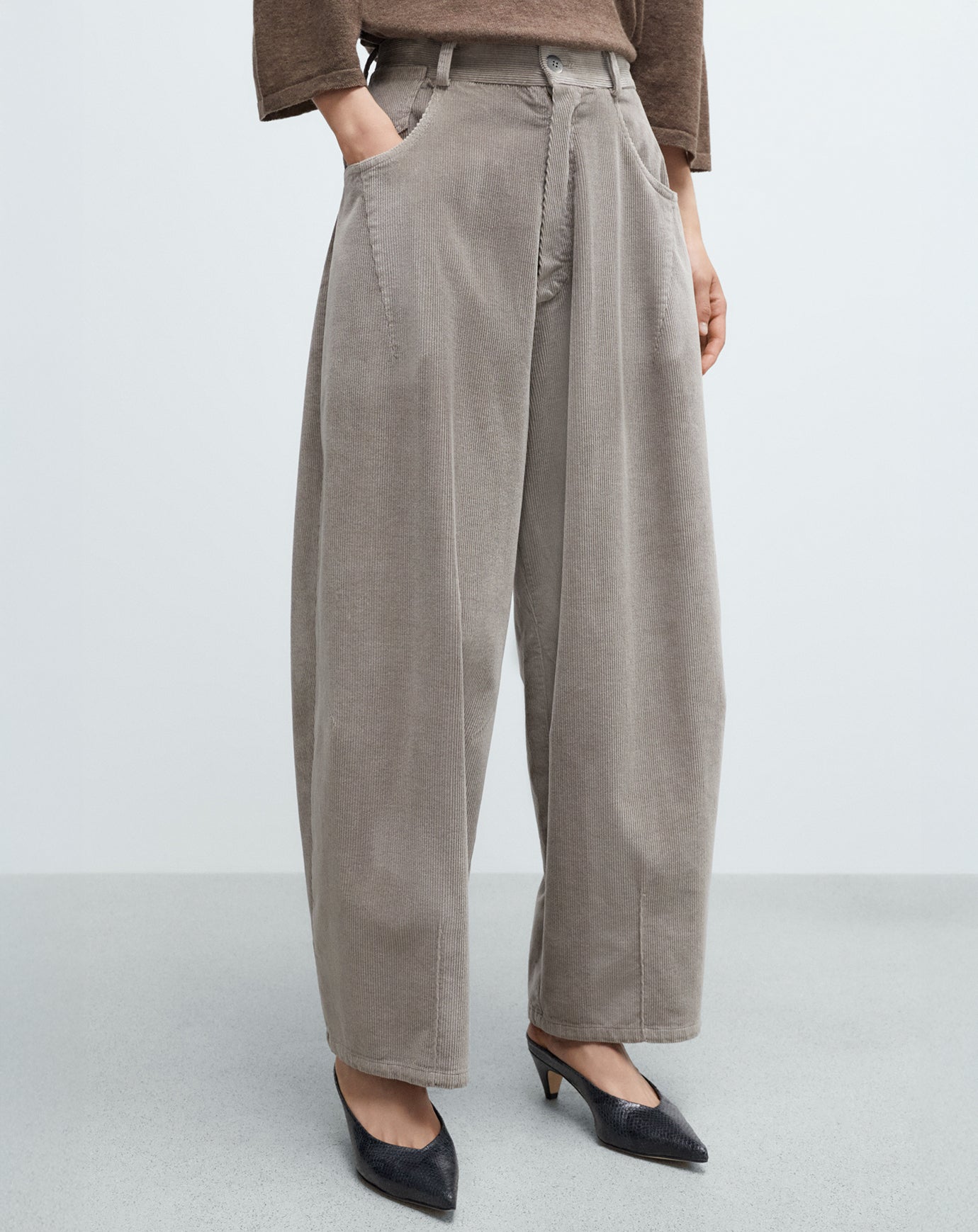 Cordera Corduroy Baggy Pants in Cobblestone