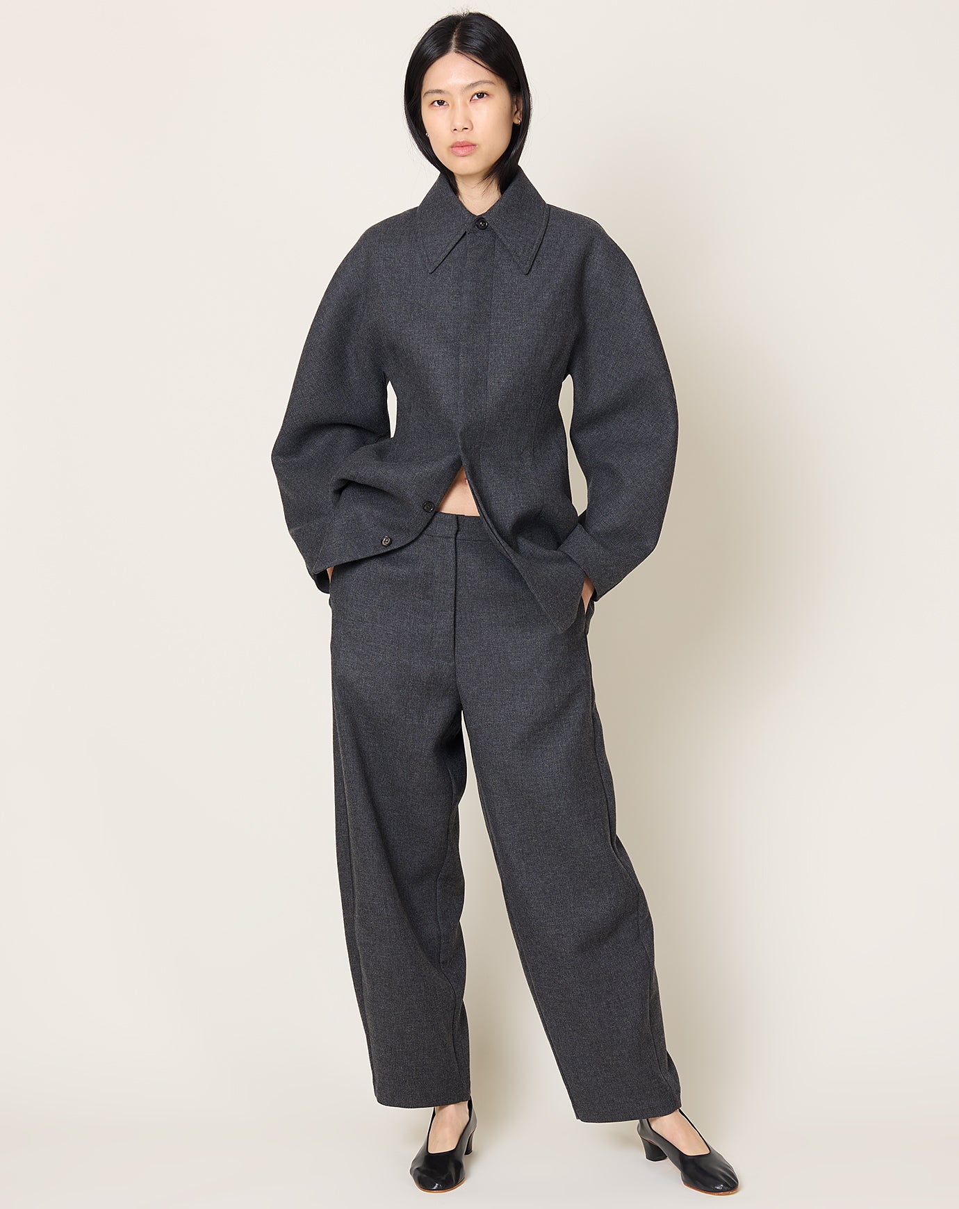 Cordera Wool Curved Pants in Anthracite