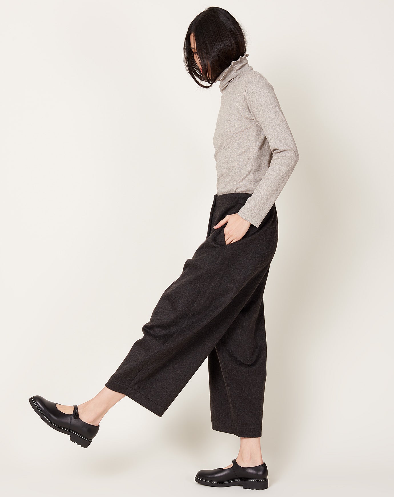 Cordera Wool Curved Pants in Java