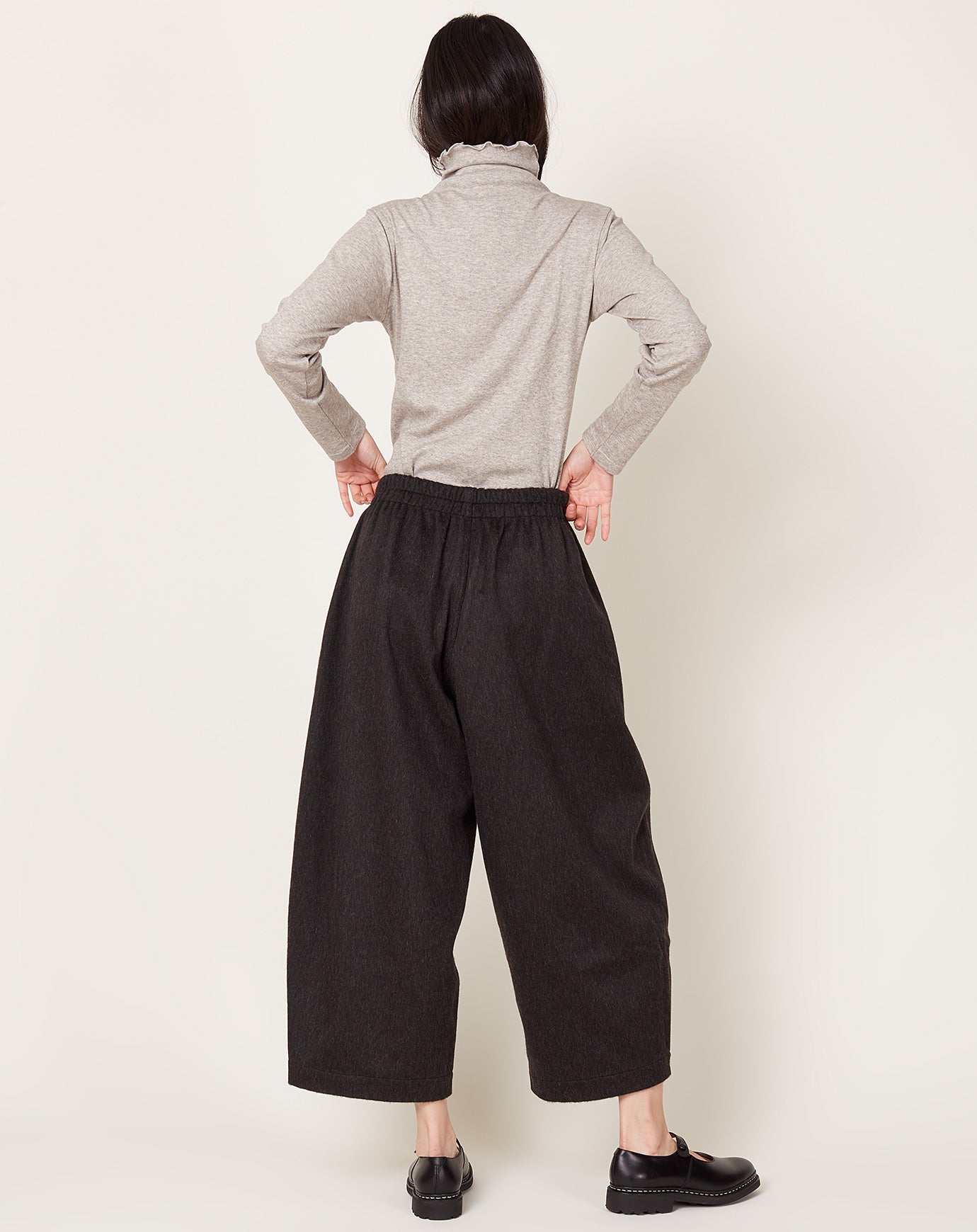 Cordera Wool Curved Pants in Java