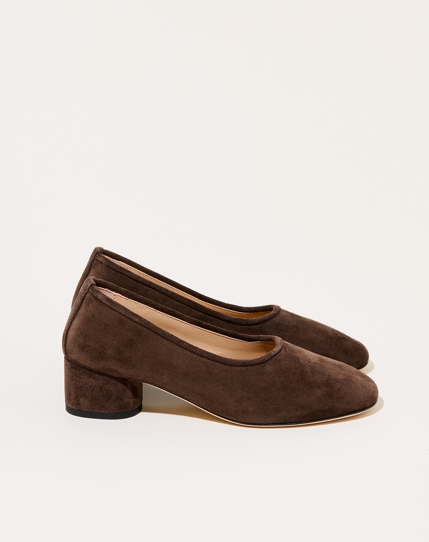 Dear Frances Balla Pump in Chocolate Suede