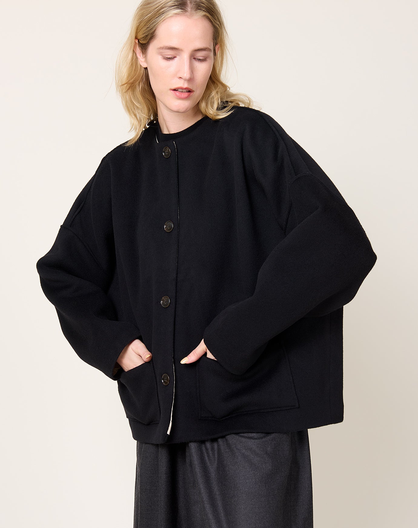 Eleph Fien Coat in Black