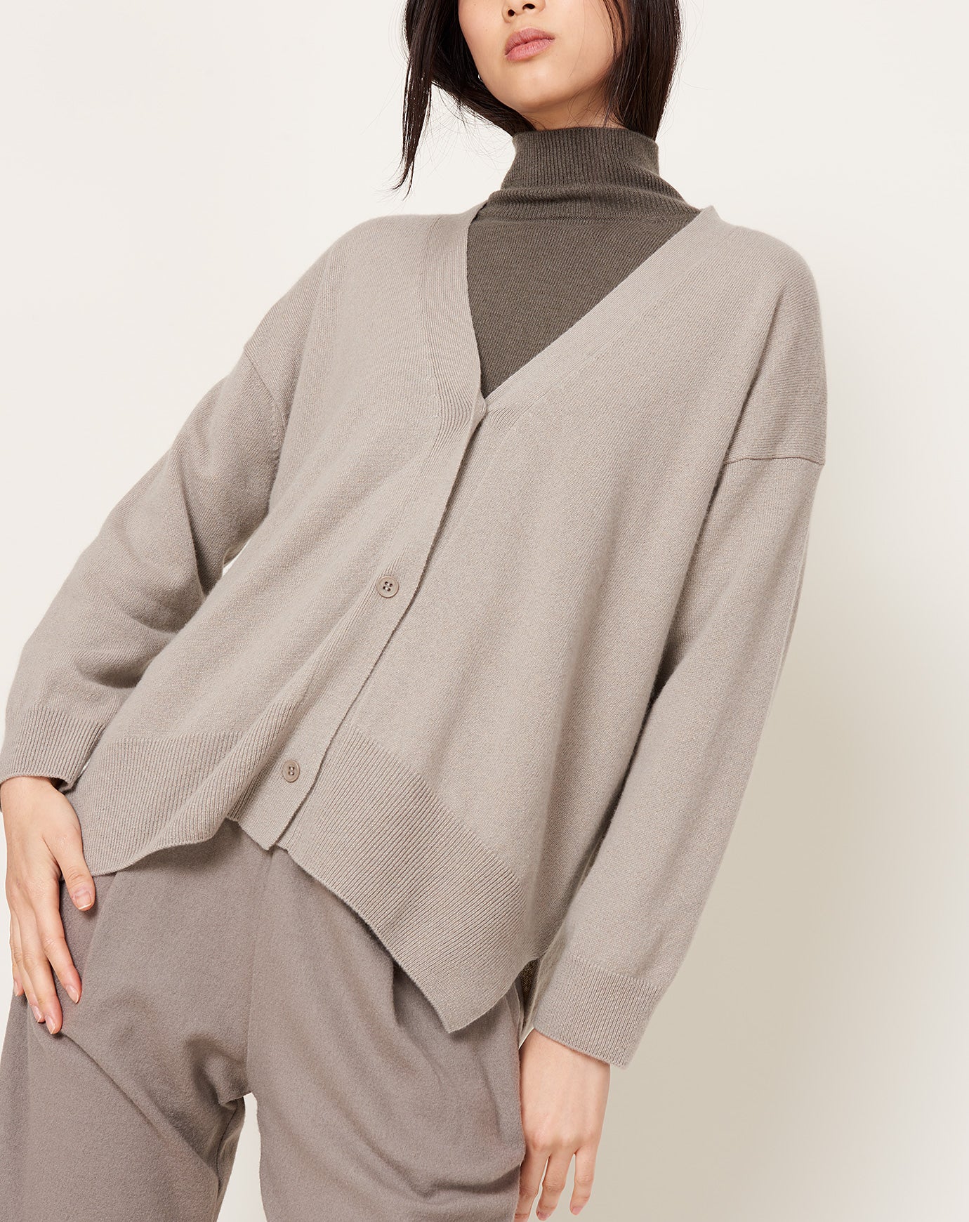 evam eva Cashmere Cardigan in Beige