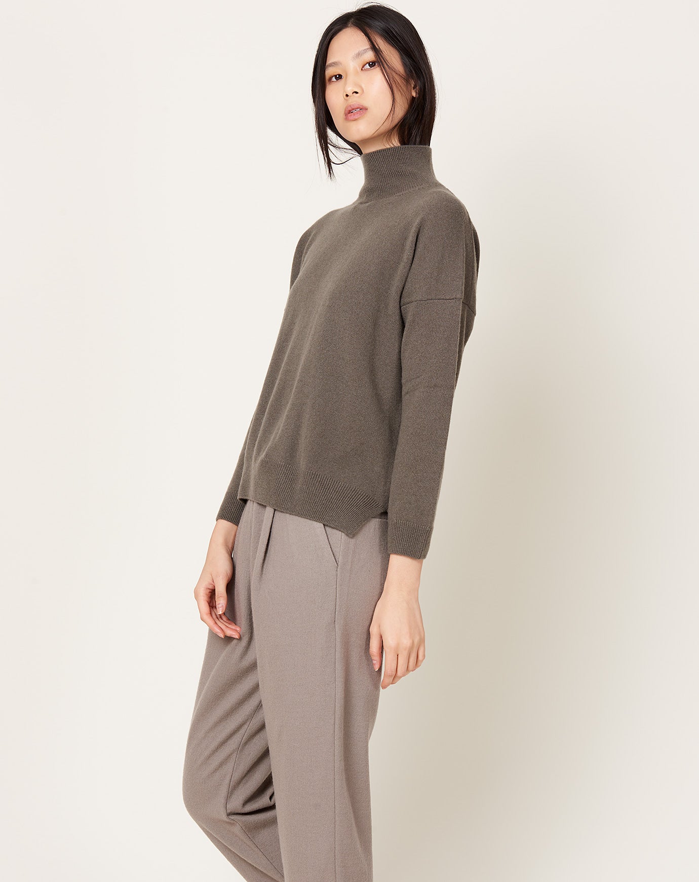 evam eva Cashmere Turtleneck in Khaki