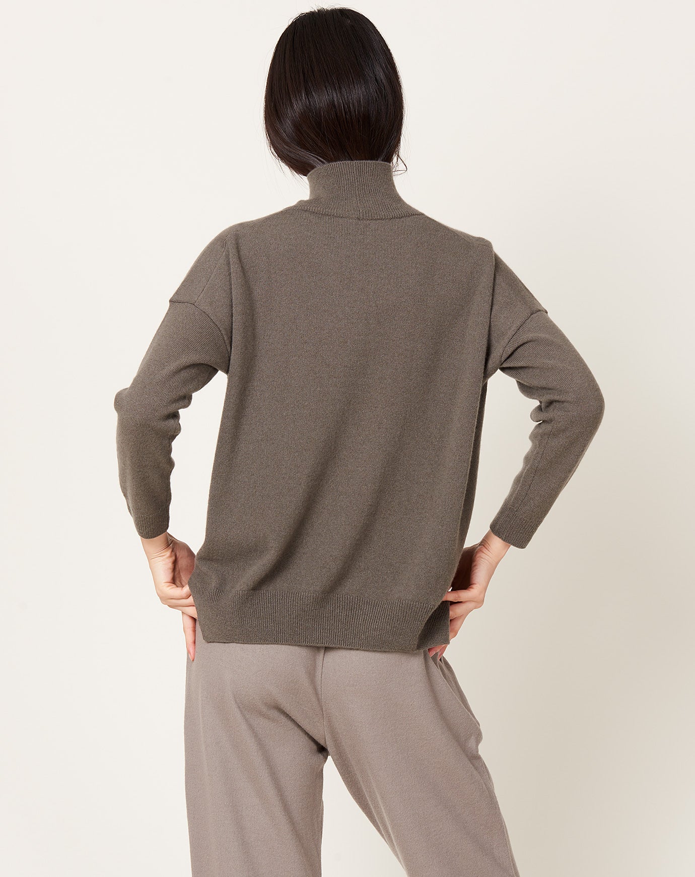 evam eva Cashmere Turtleneck in Khaki