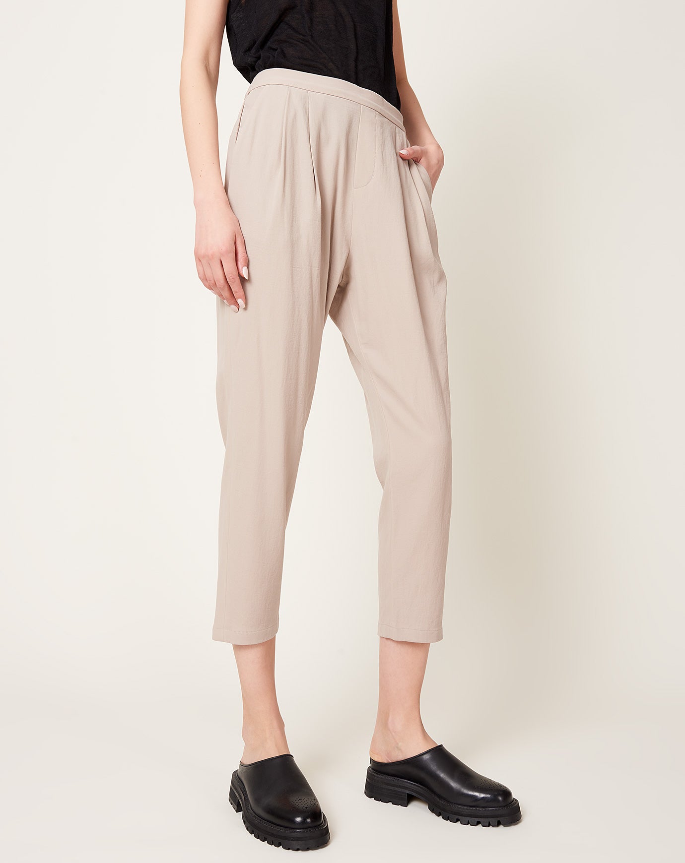 Cotton Narrow Tuck Pants in Grege