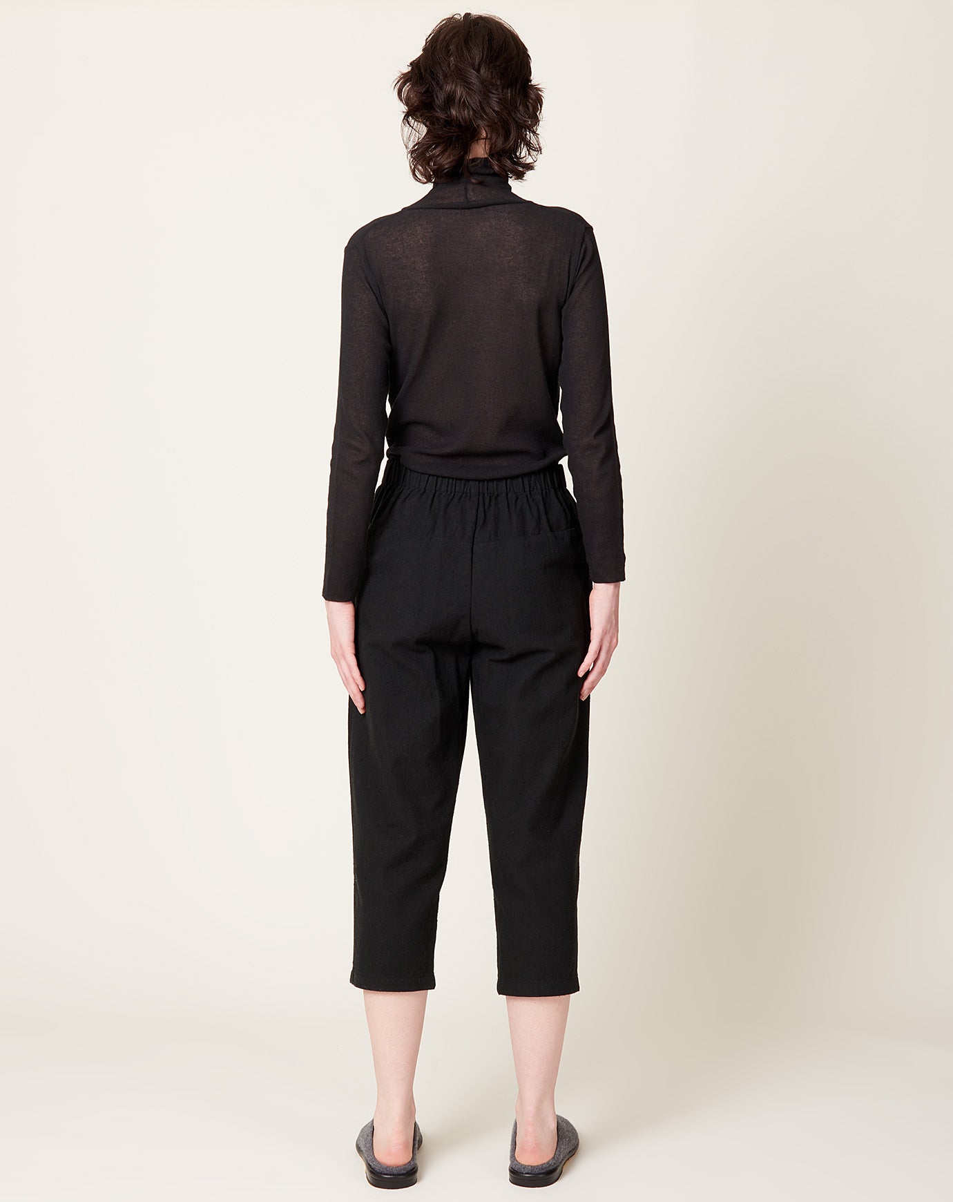 evam eva Cropped Pants in Sumi