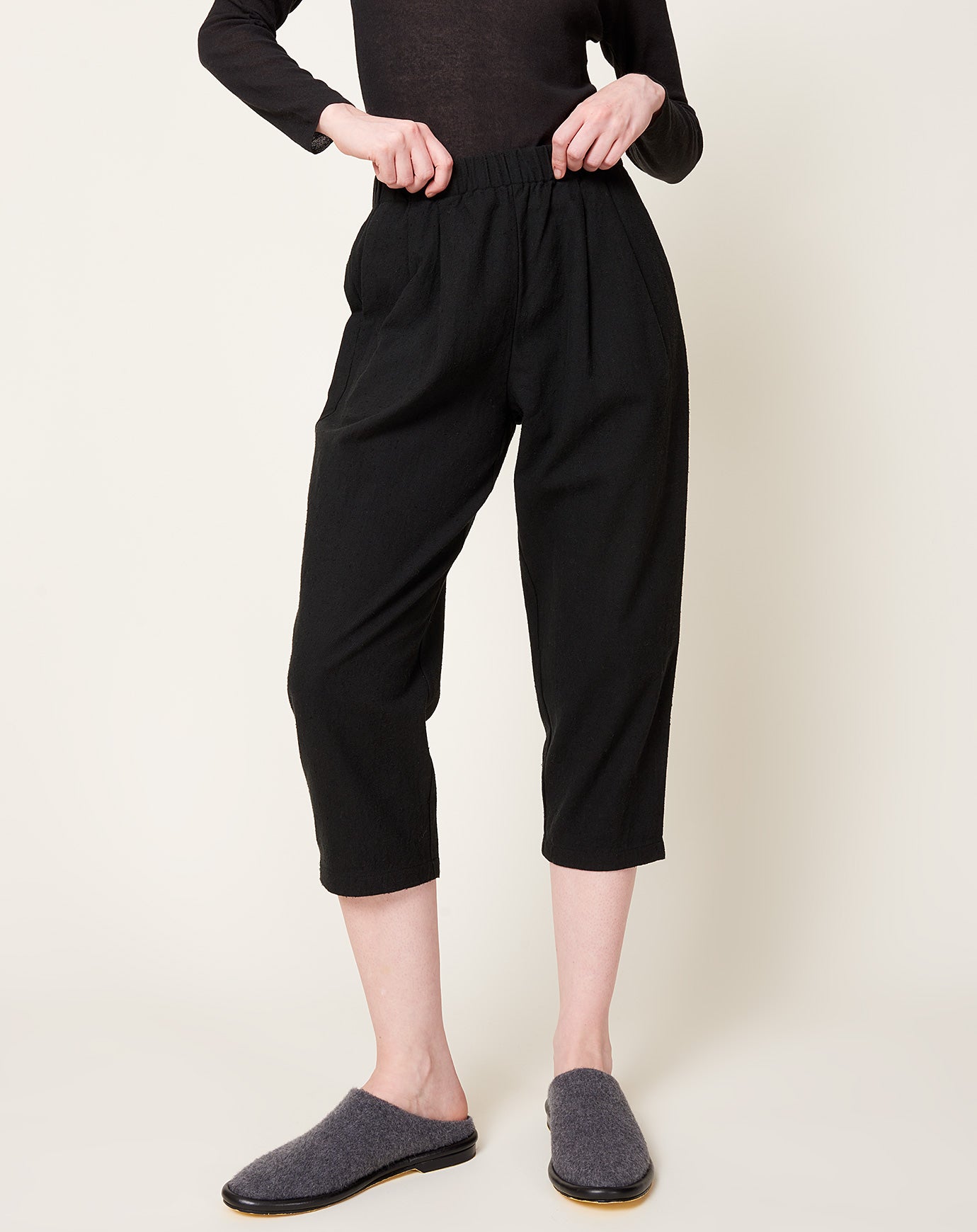 evam eva Cropped Pants in Sumi