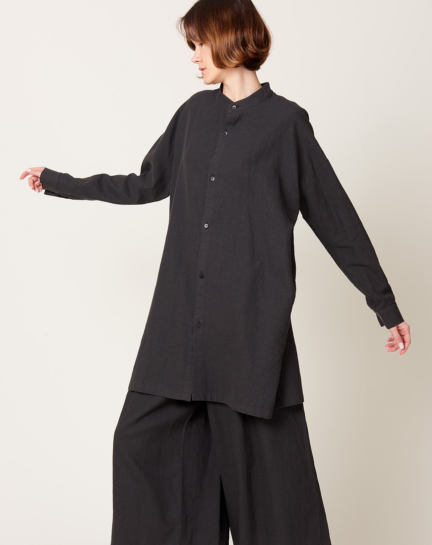 evam eva Water Linen Tunic in Sumi