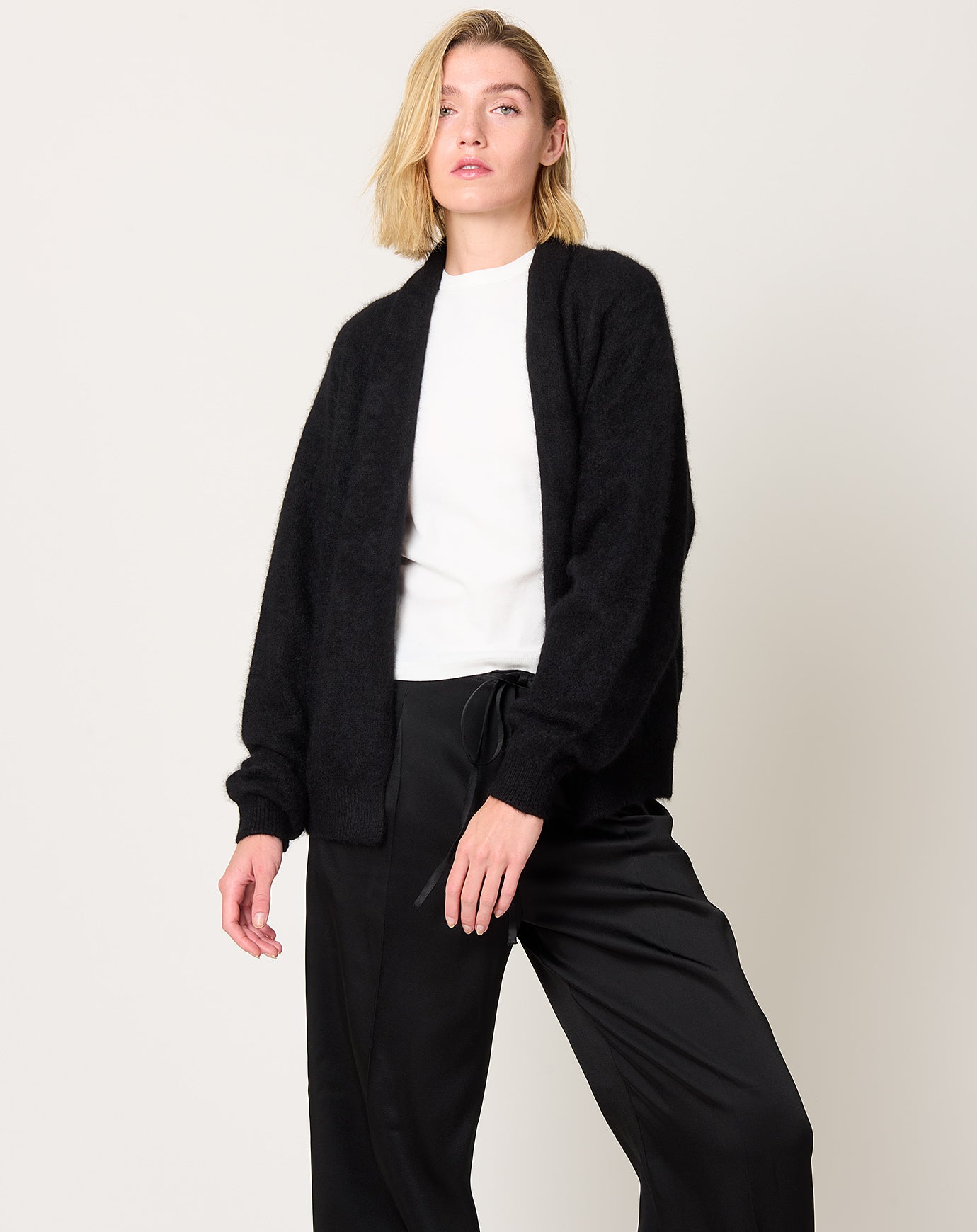 Frenckenberger Cashmere Silk Short Cardigan in Black