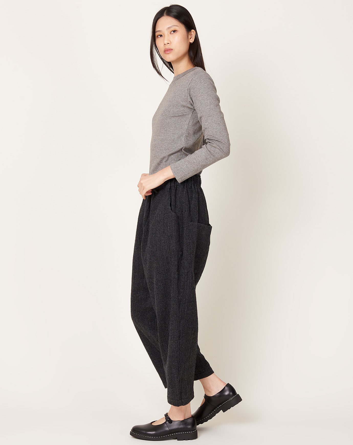  Ichi Antiquités Wool Herringbone Pants in Black