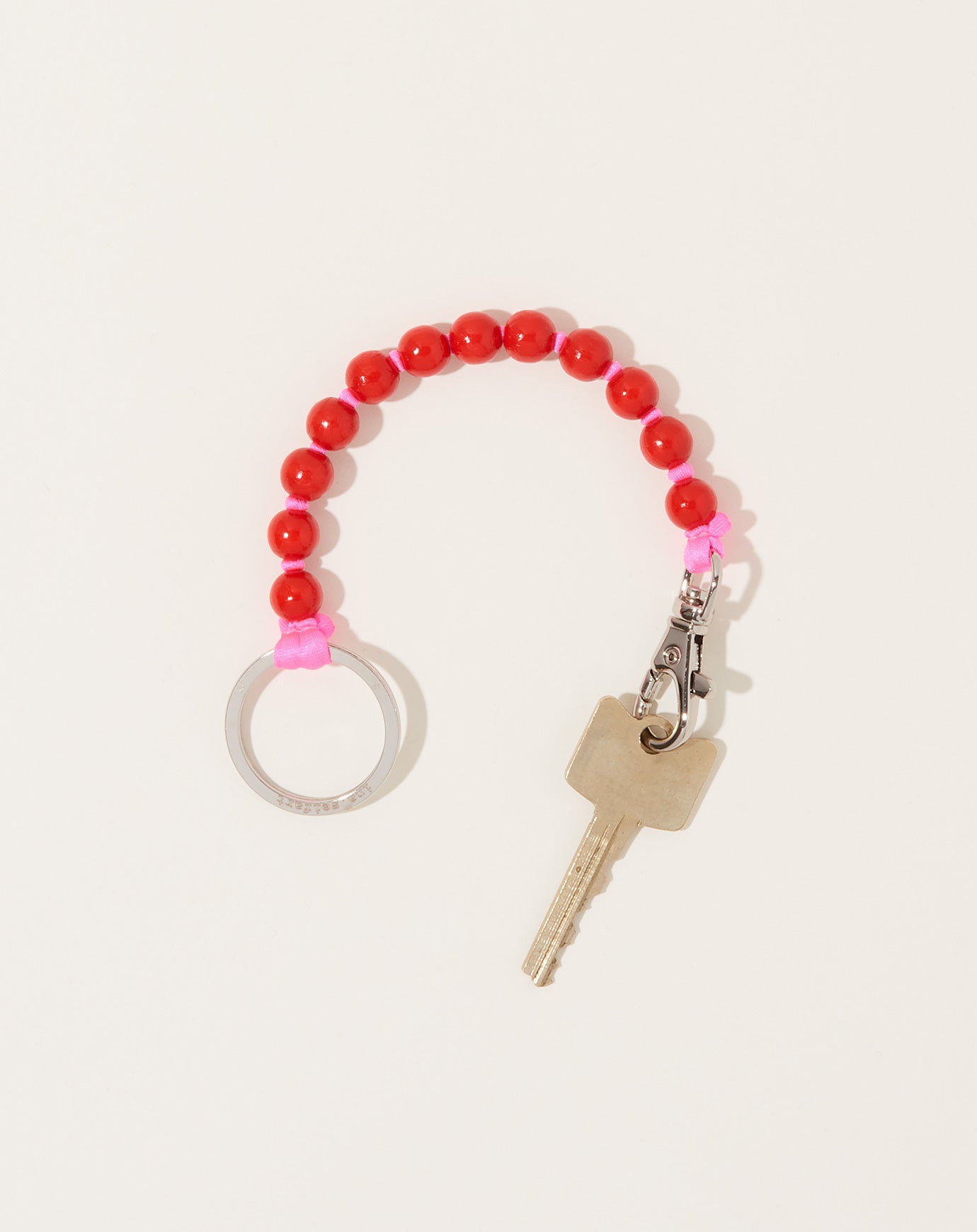 Ina Seifart Perlen Short Keyholder in Red on Pink