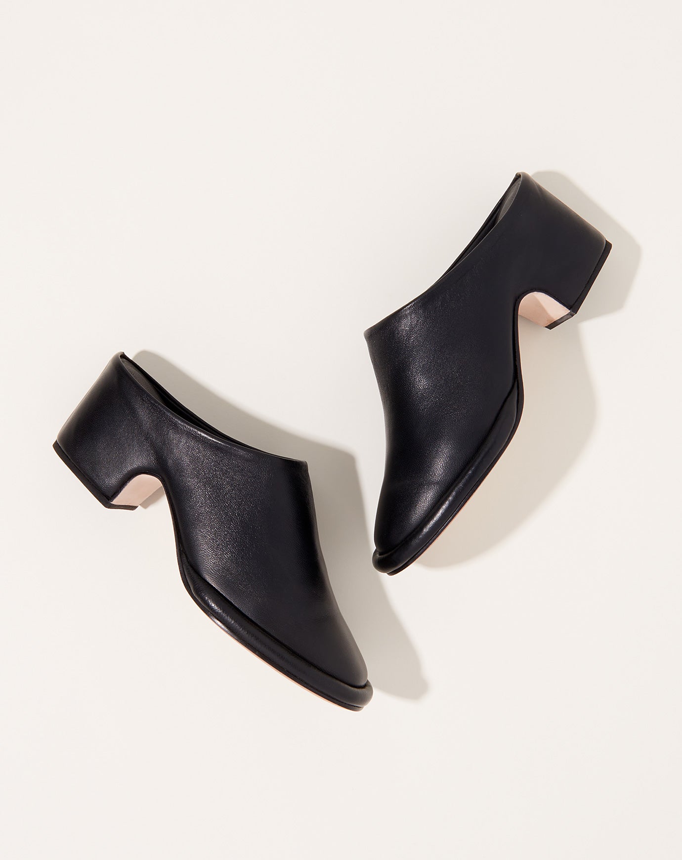 Lauren Manoogian Arch Mule in Black