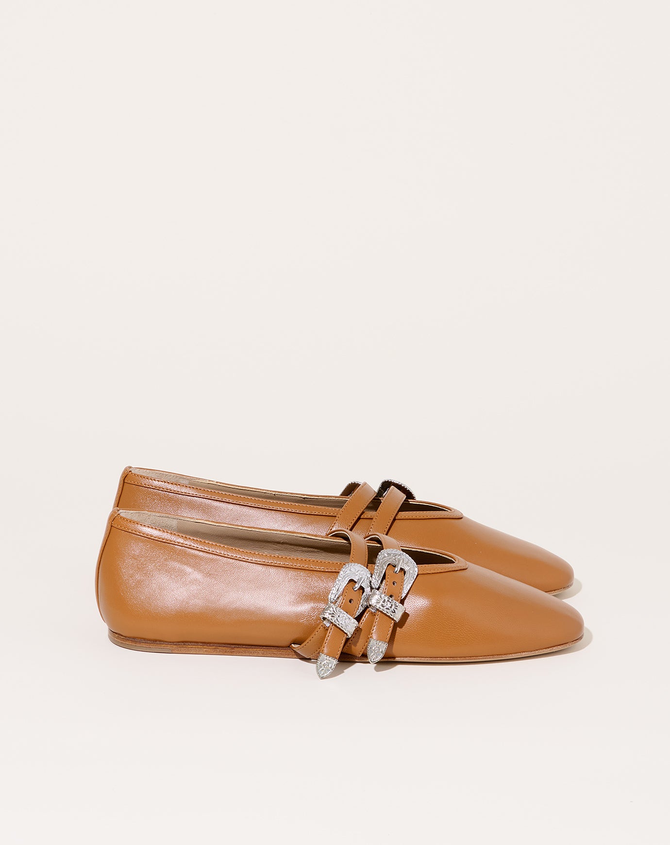 Le Monde Béryl Ballet Claudia Slipper in Camel