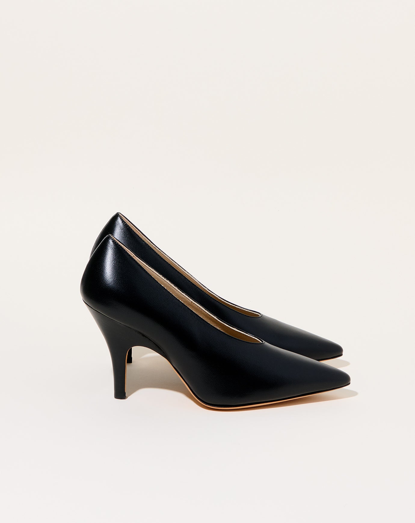 Le Monde Béryl Petra Pump in Black