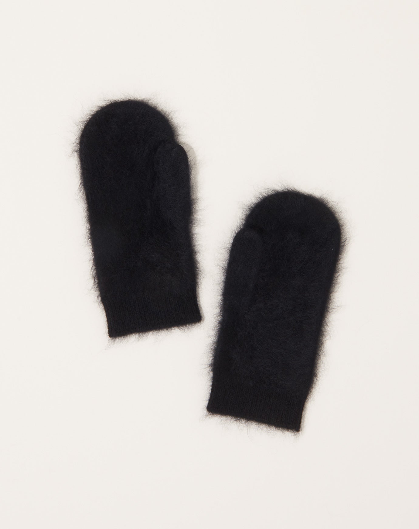 Lisa Yang Brushed Mittens in Black