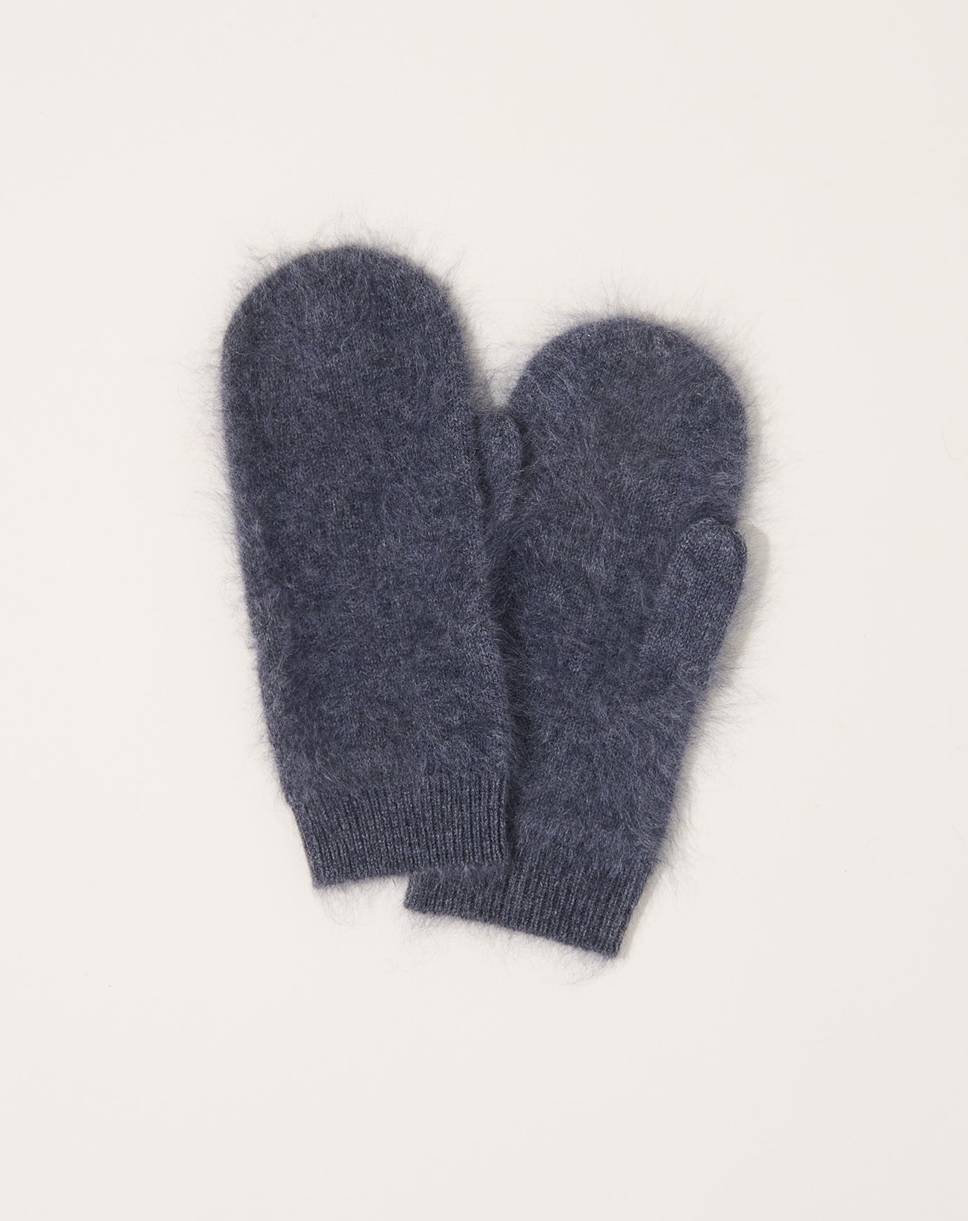 Lisa Yang Brushed Mittens in Graphite