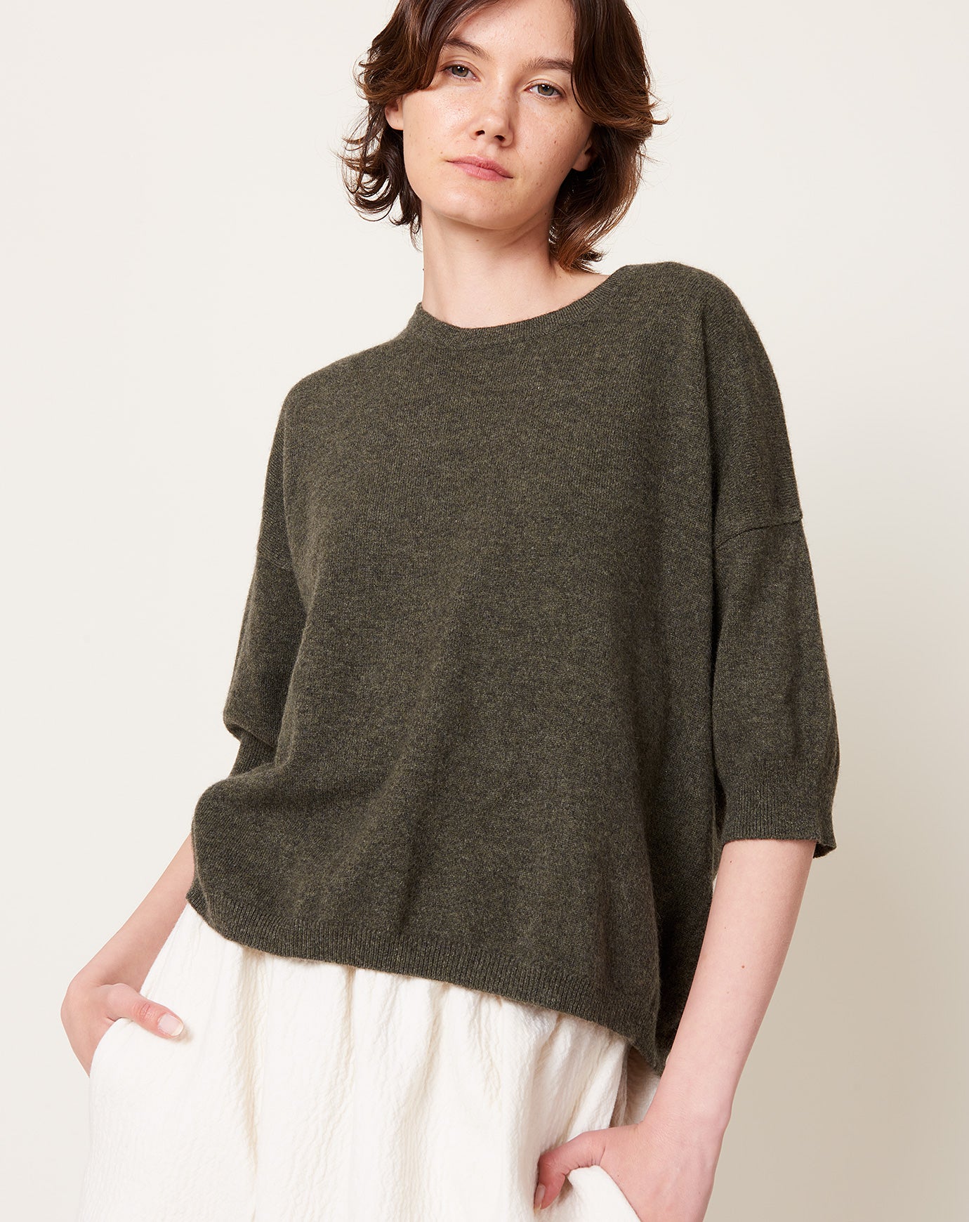 Modern Weaving Boyfriend Cashmere Tee in Olive Melange