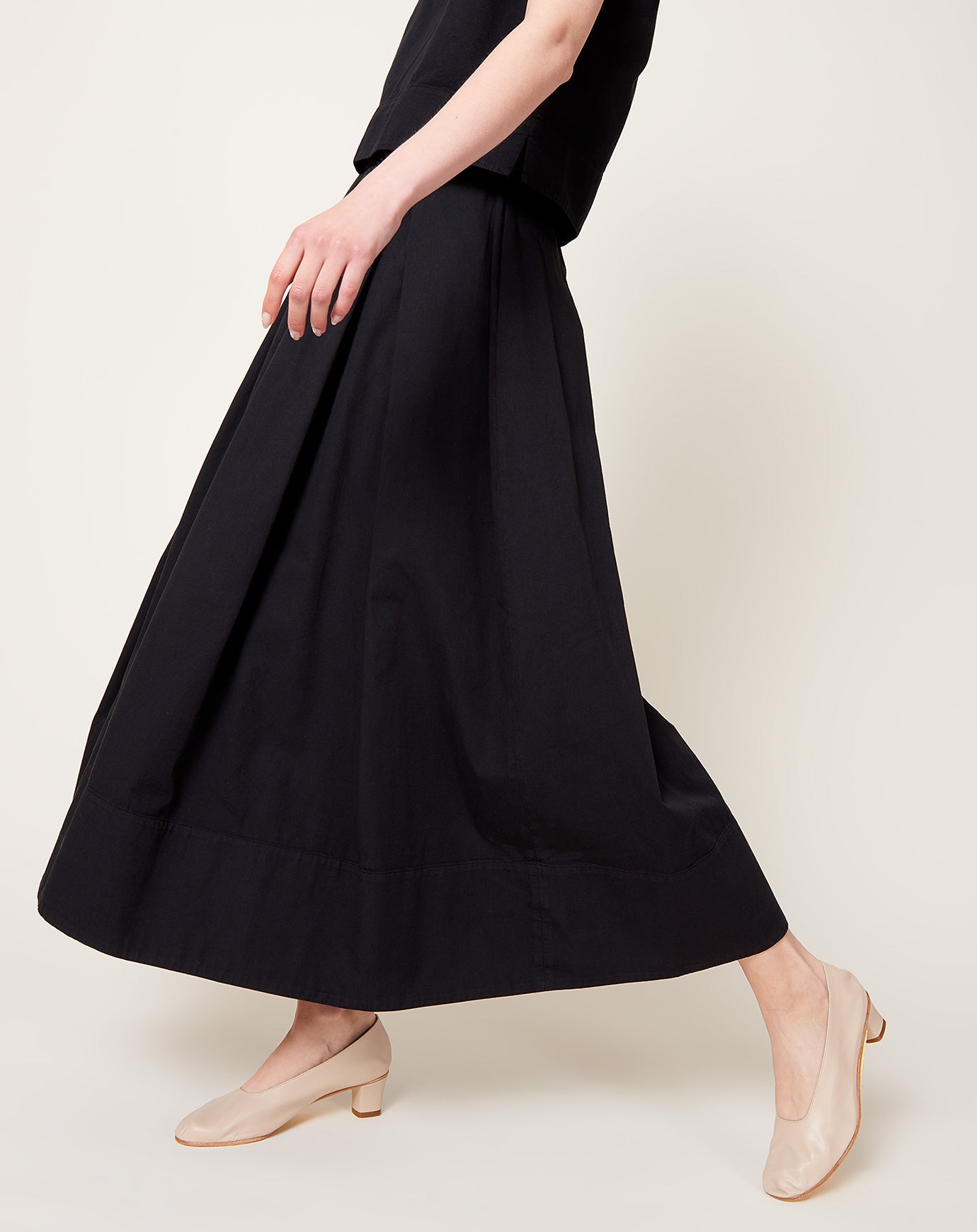 Modern Weaving Smocked Waist Skirt in Black