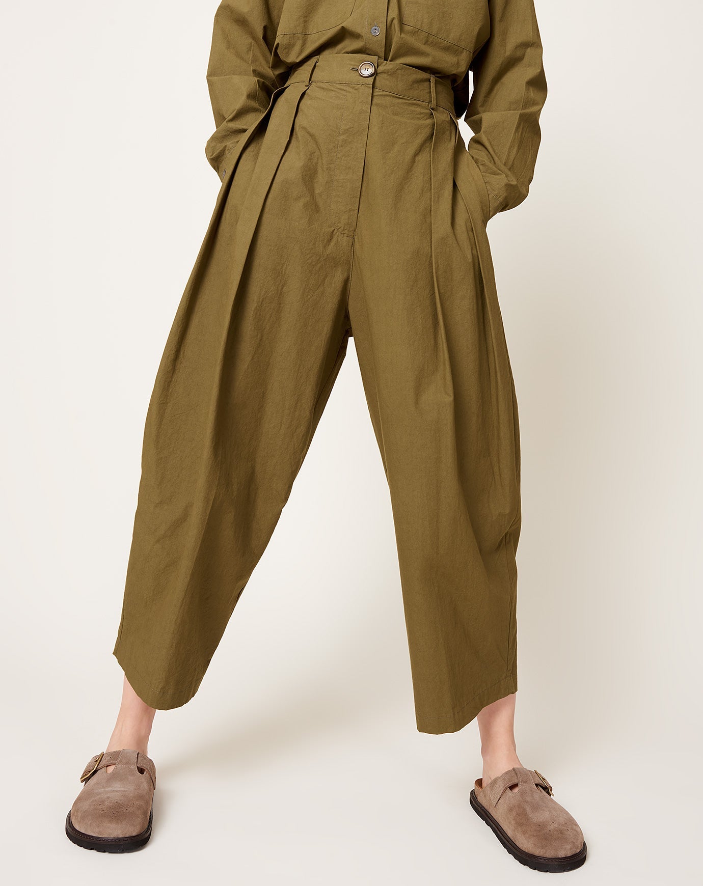 Modern Weaving Voluminous Pleat Trouser in Army