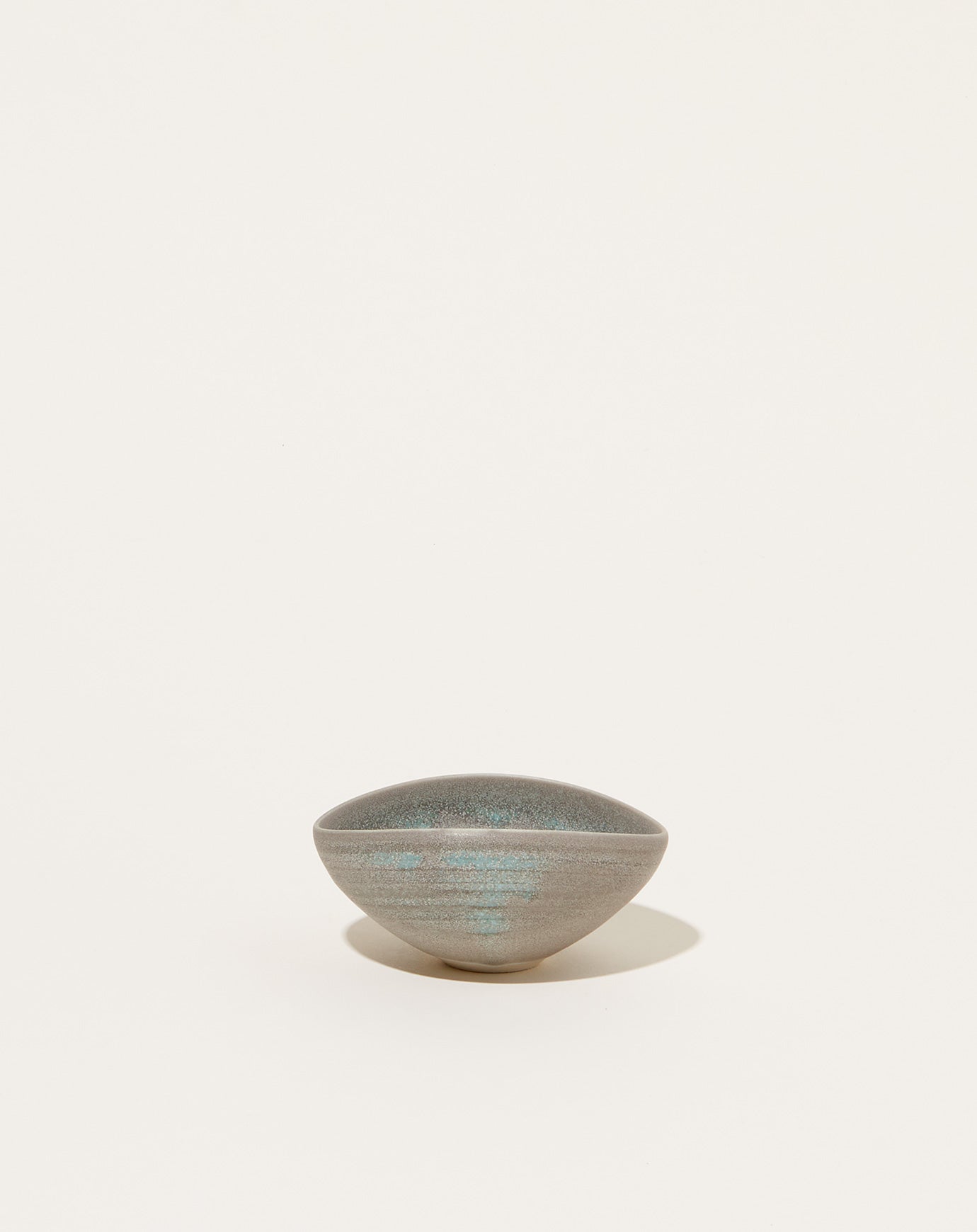 Monohanako Egg Bowl in Grey