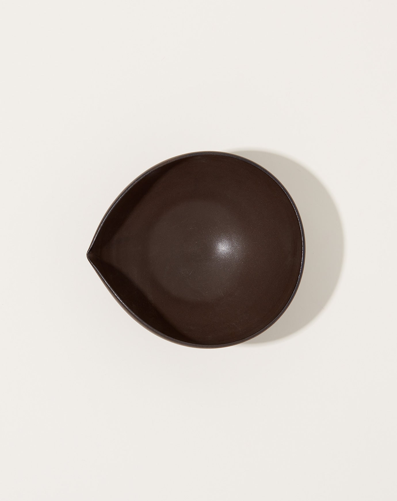 Monohanako Medium Almond Bowl in Chocolate