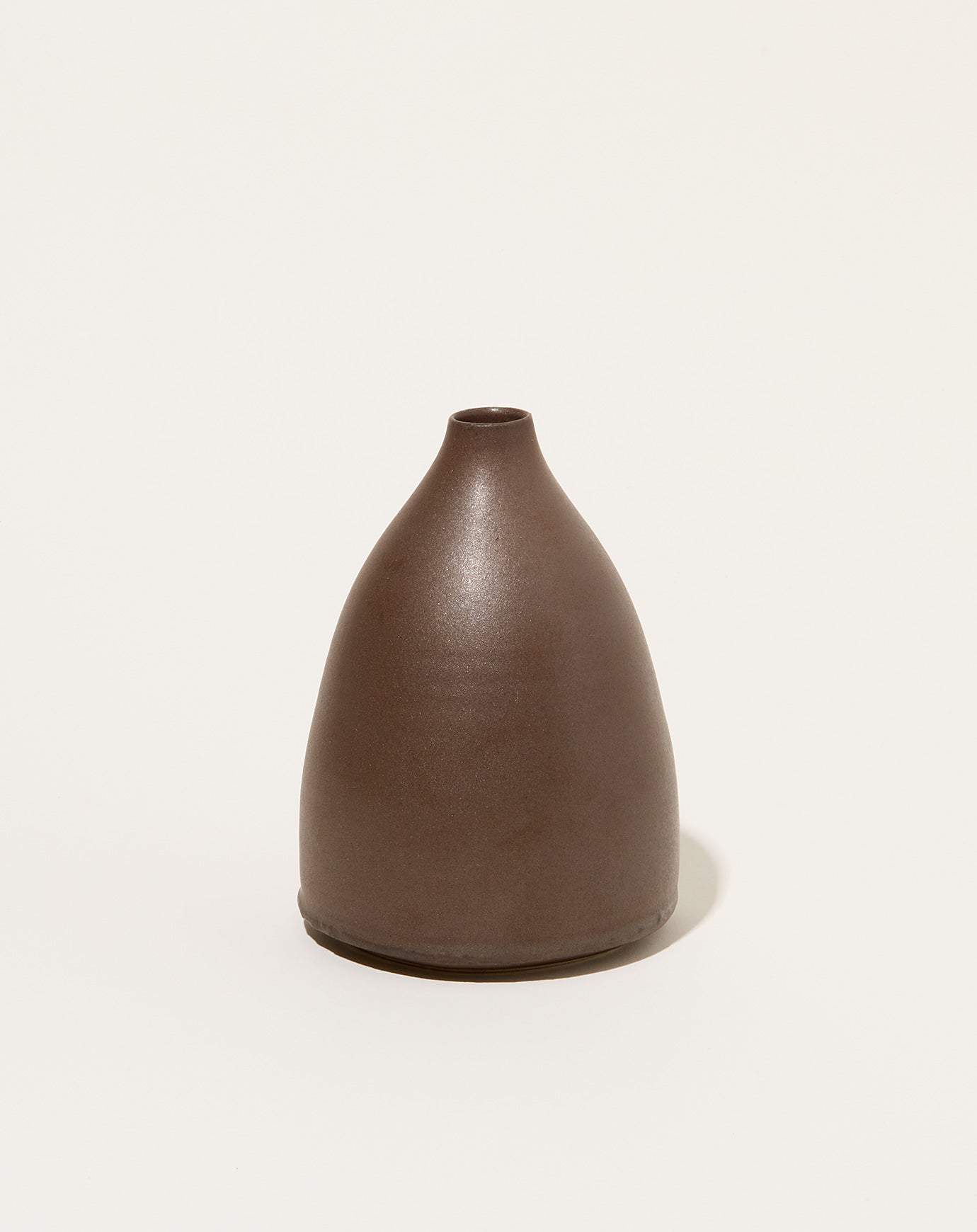 Monohanako Vase in Chocolate