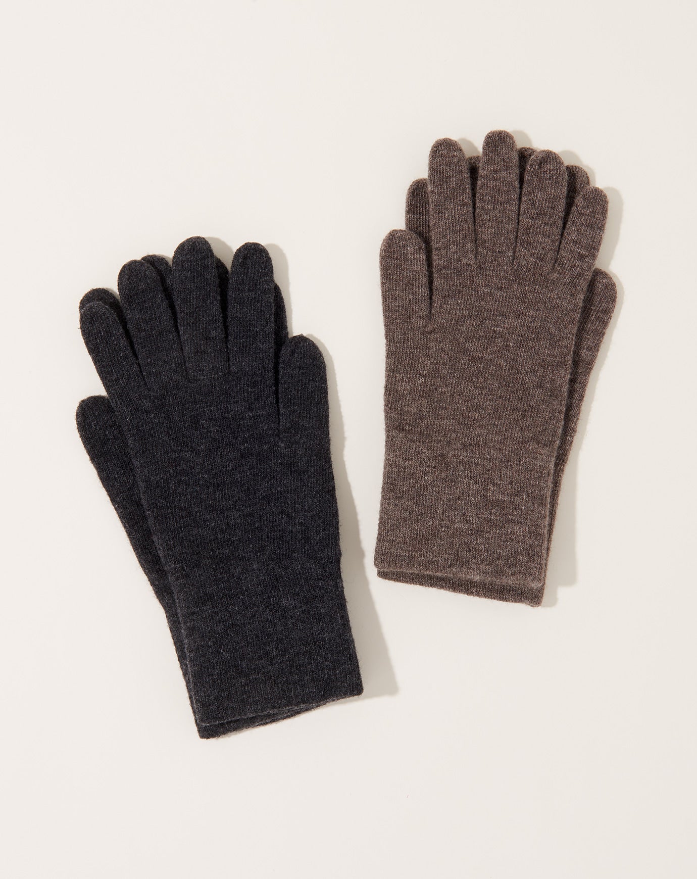 Nishiguchi Kutsushita Merino Wool Gloves in Charcoal