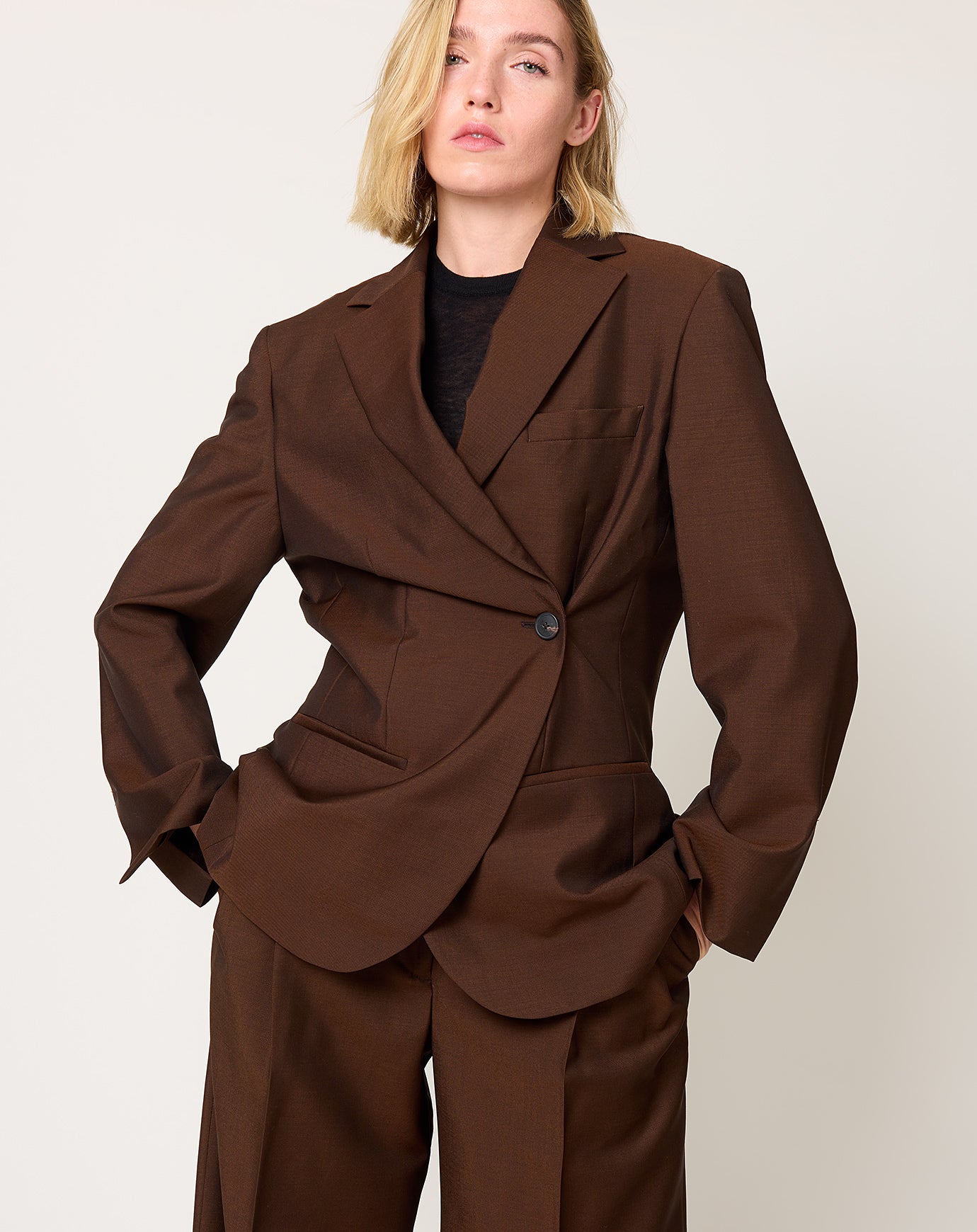 Róhe Dual Tone Piqué Overlap Suit Jacket in Mahogany