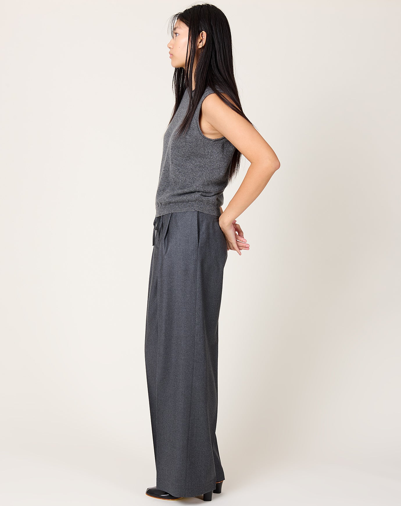 Róhe Relaxed Soft Wool Trousers in Dark Grey Melange