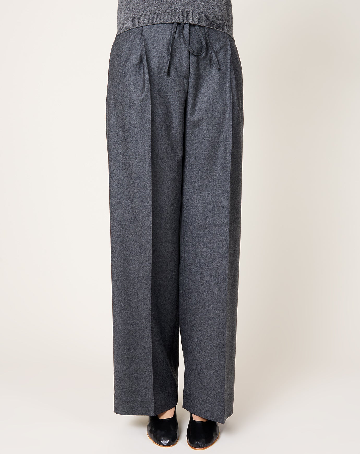 Róhe Relaxed Soft Wool Trousers in Dark Grey Melange