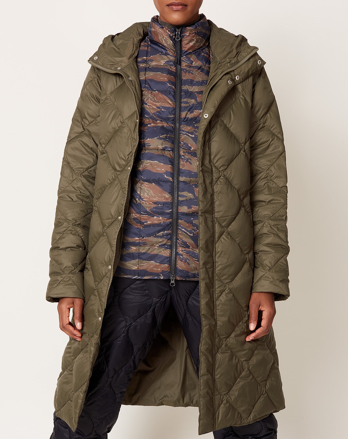 Taion Packable Hood Long Down Jacket in Olive