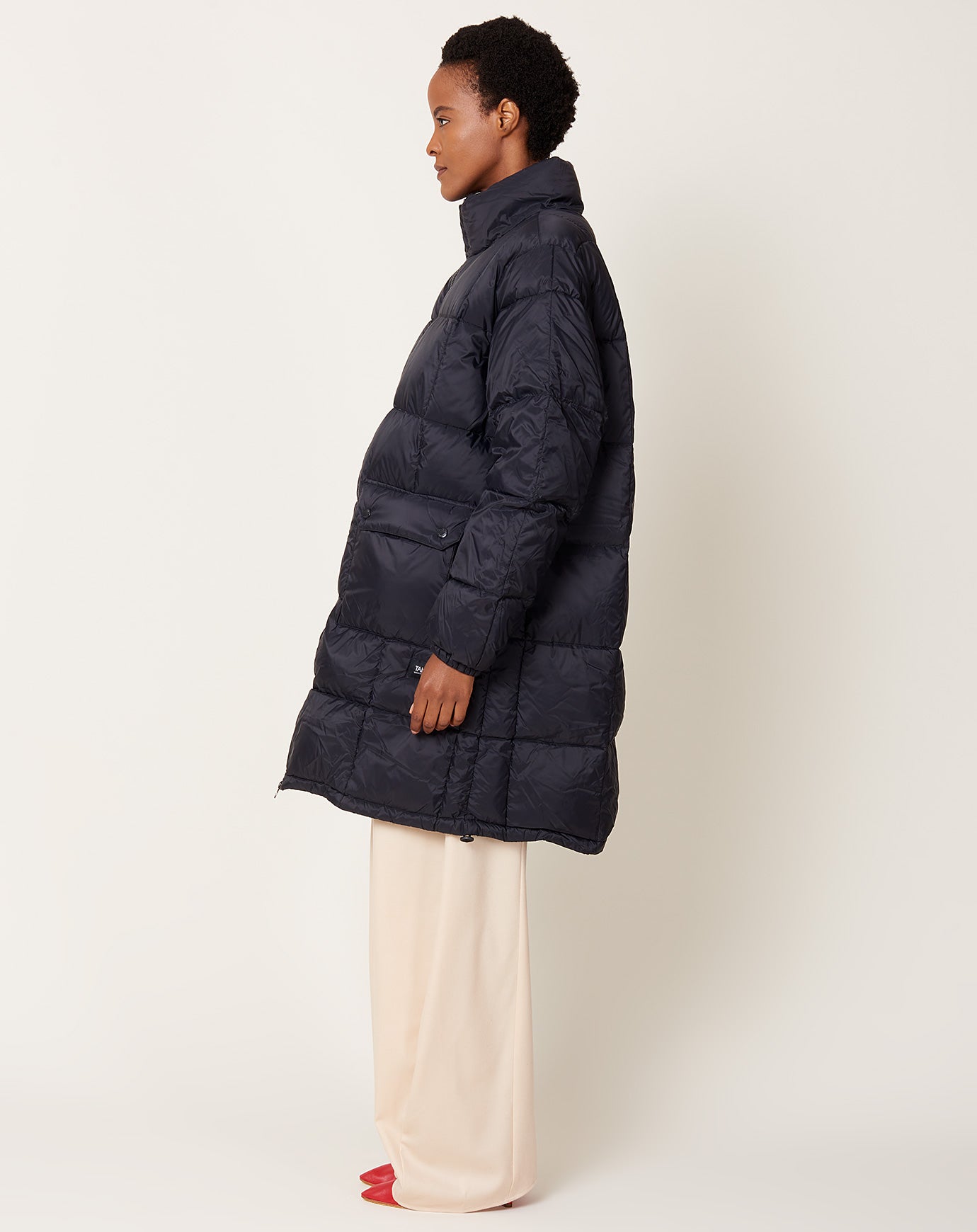 Taion Mountain Volume Down Coat in Black