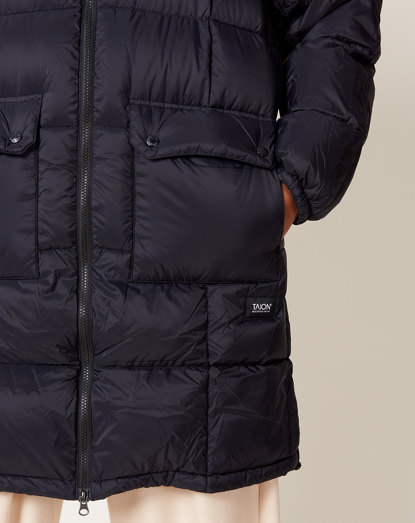 Taion Mountain Volume Down Coat in Black