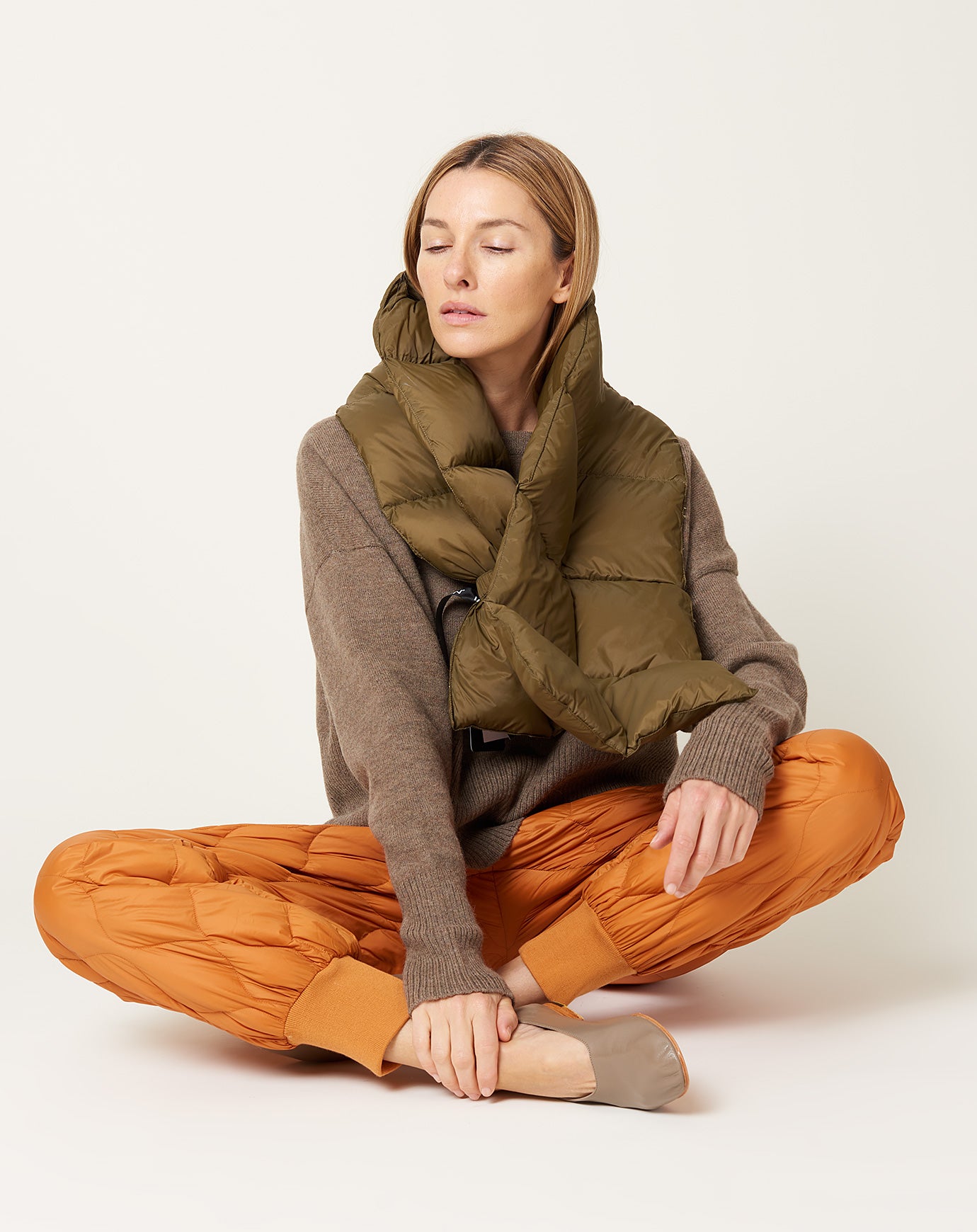 Taion Reversible Mountain Down Volume Muffler in Olive