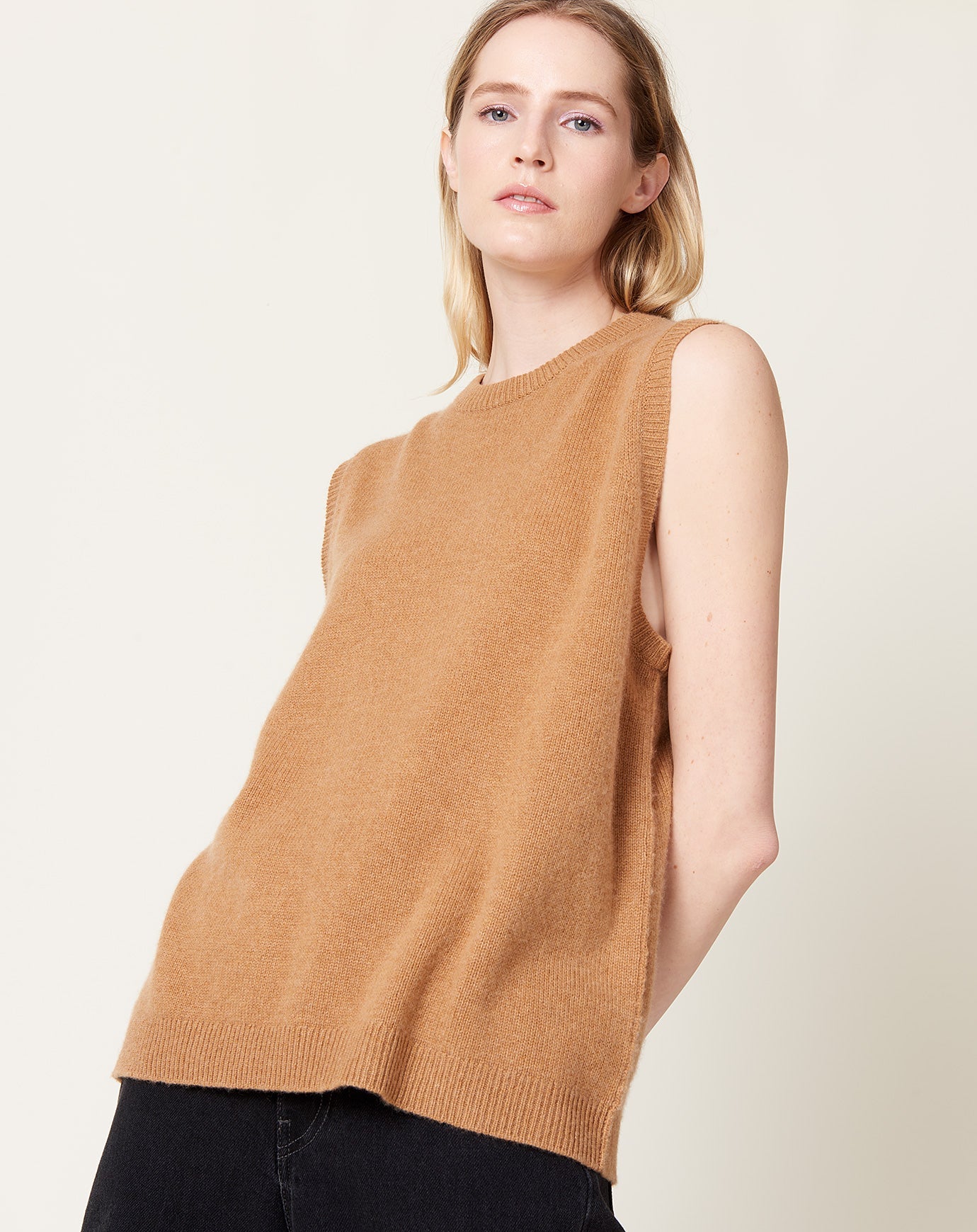 6397 Sleeveless Crew in Camel