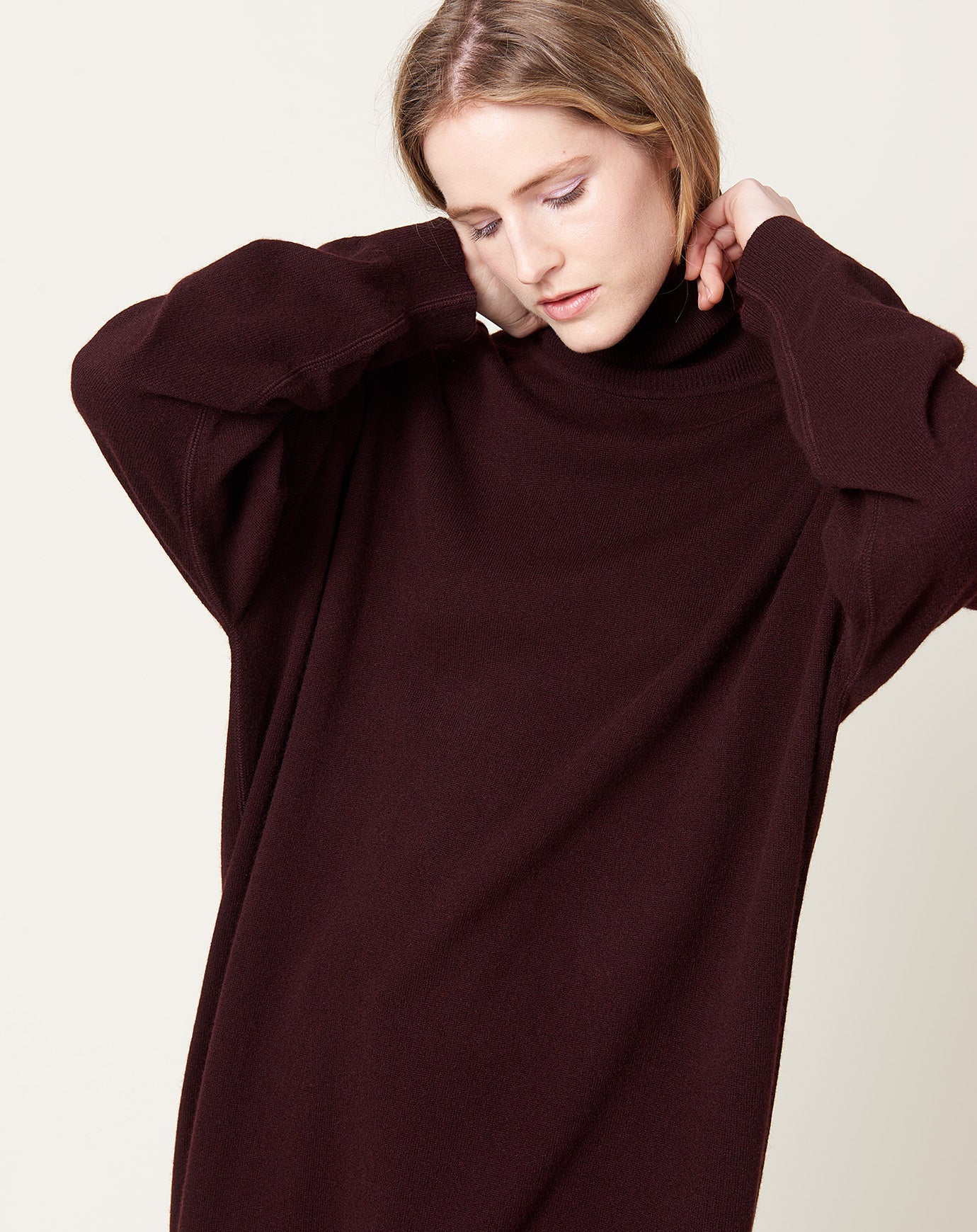 6397 Slouchy Turtleneck in Chocolate