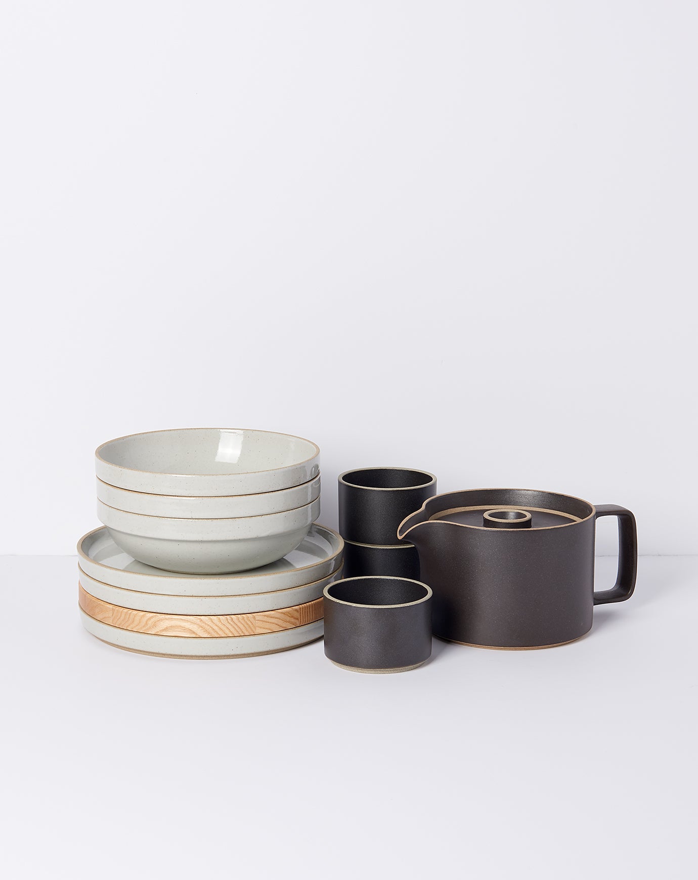 Hasami Porcelain Teapot in Black