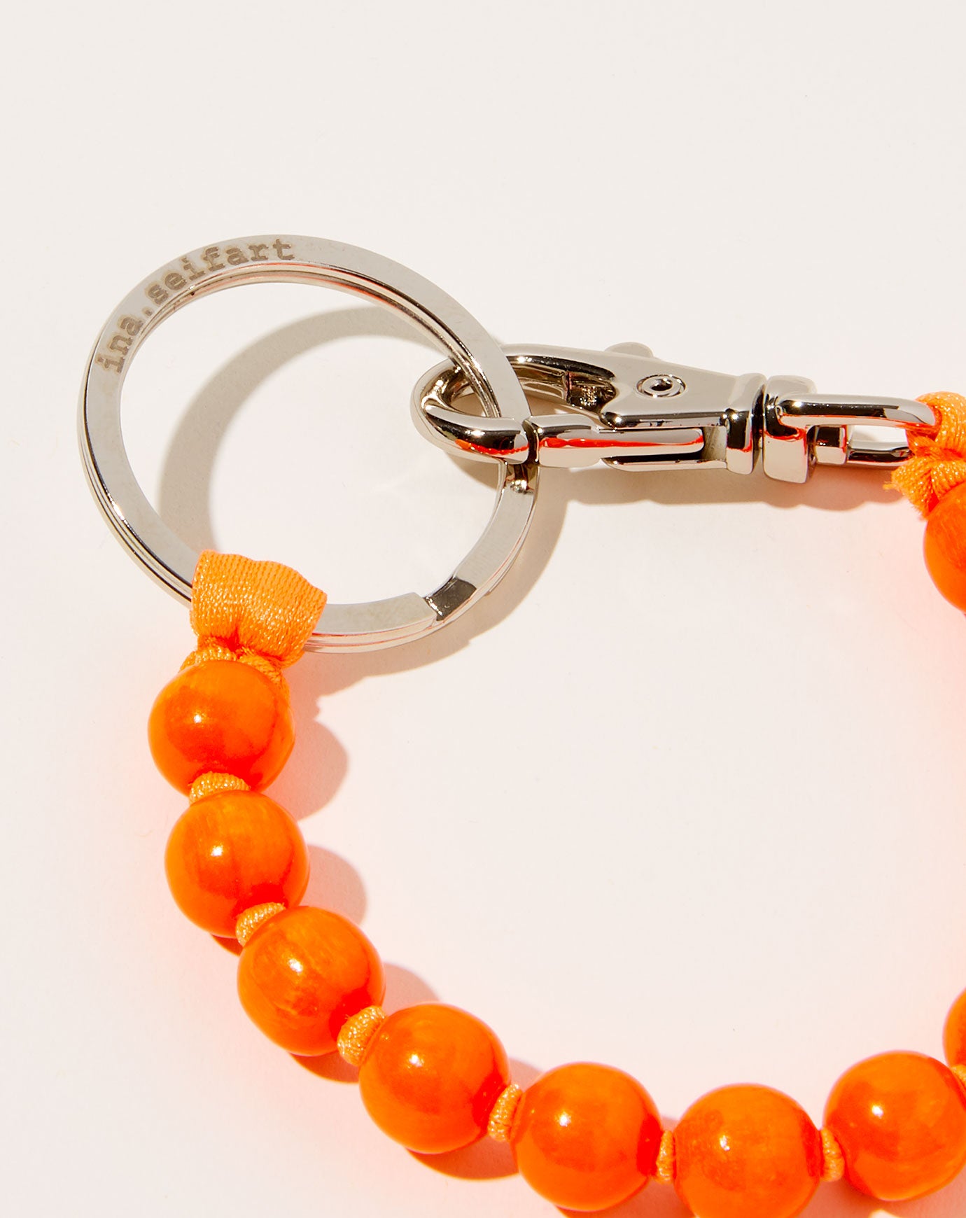 Ina Seifart Perlen Short Keyholder in Neon Orange