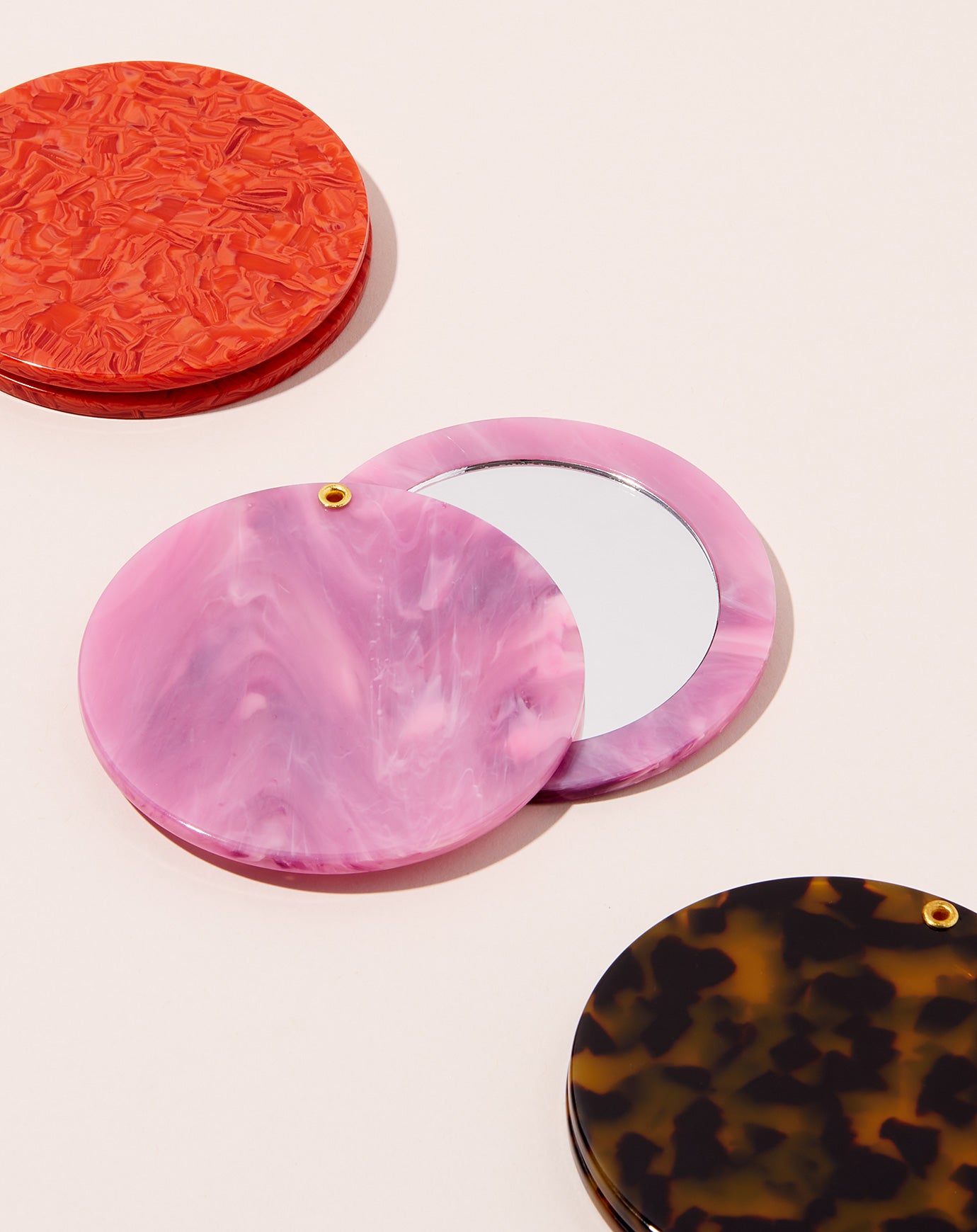 Machete Circle Mirror in Classic Tortoise