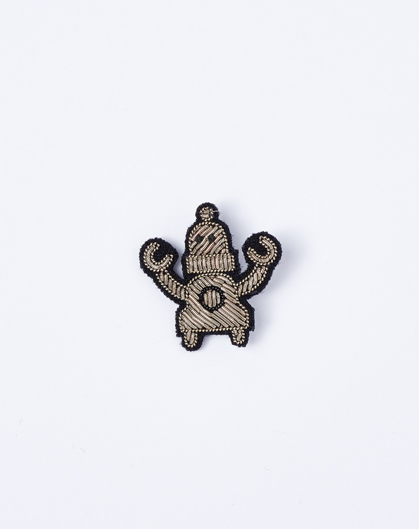 Macon Et Lesquoy Robot Pin in Silver