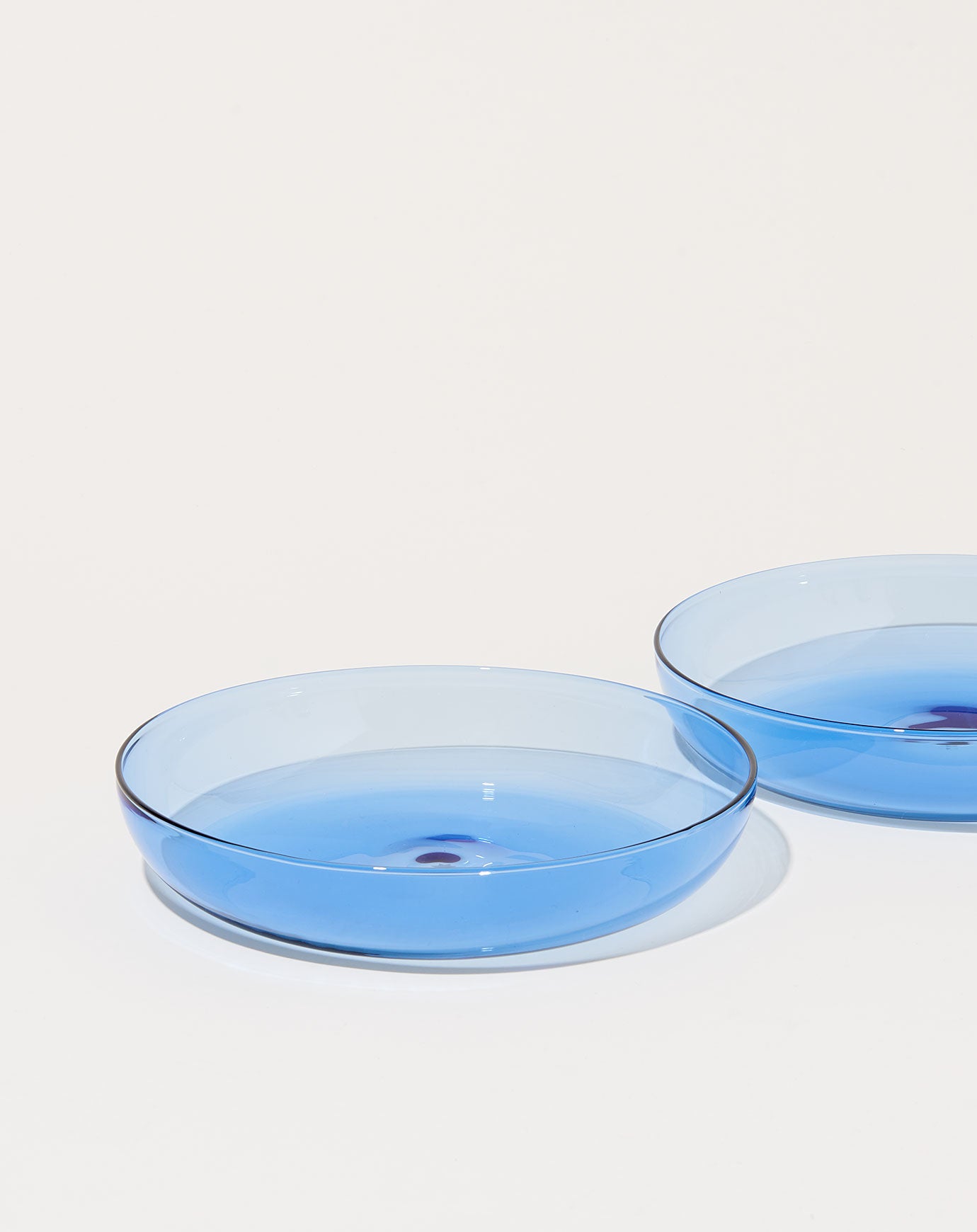 Maison Balzac Set of 2 Glass Plates in Azure